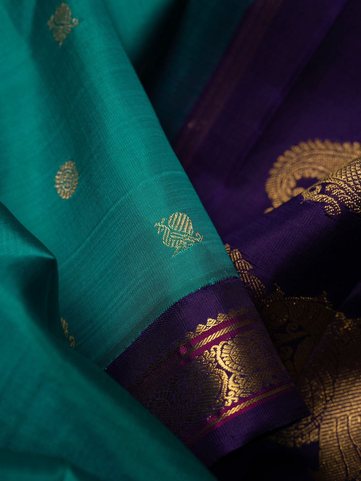 Green shot blue and dark blue kai korvai unique pallu/ Kanjipuram Silk Saree CLSA10965
