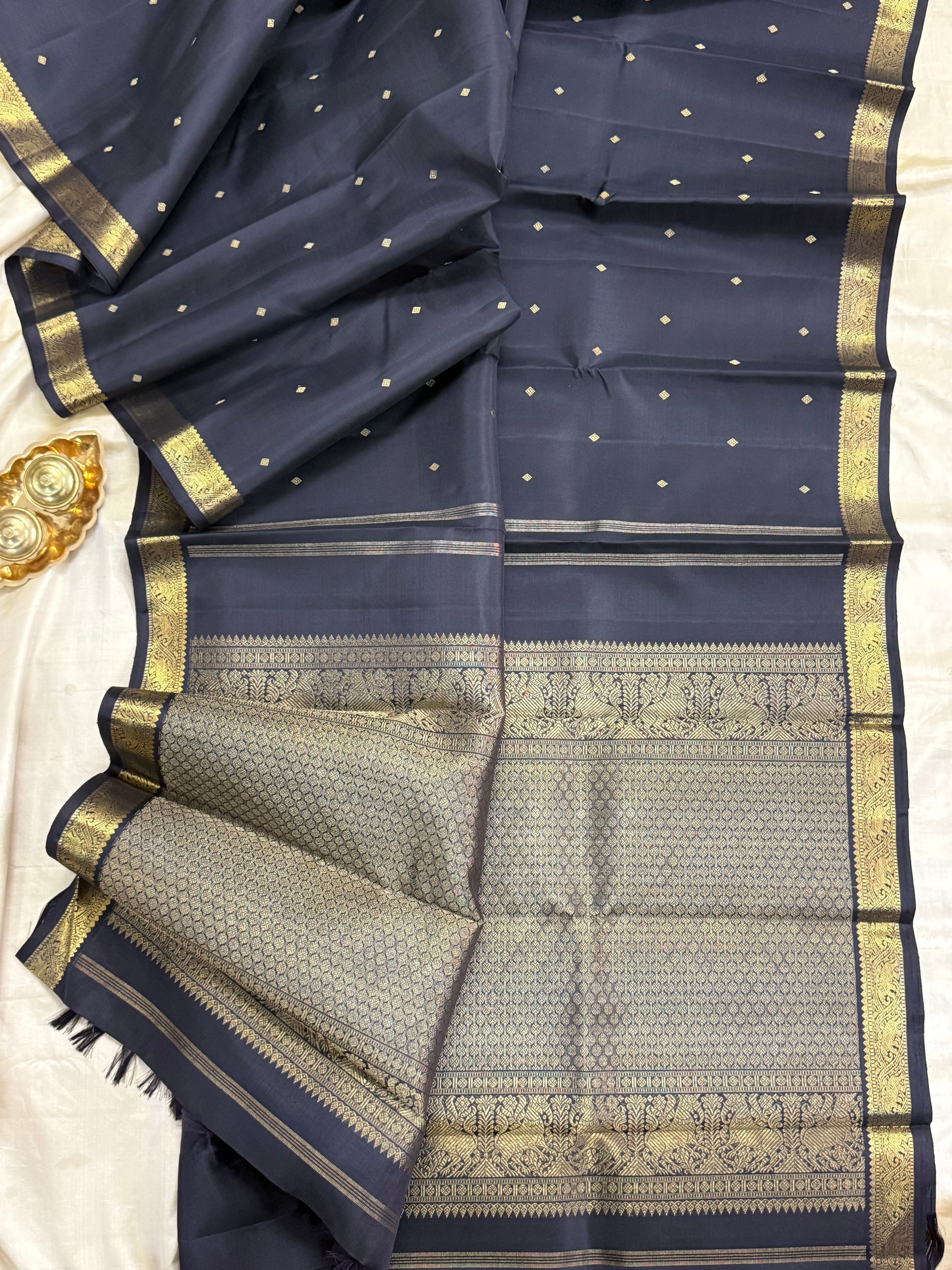 Black small border/ Kanjipuram silk CL8482