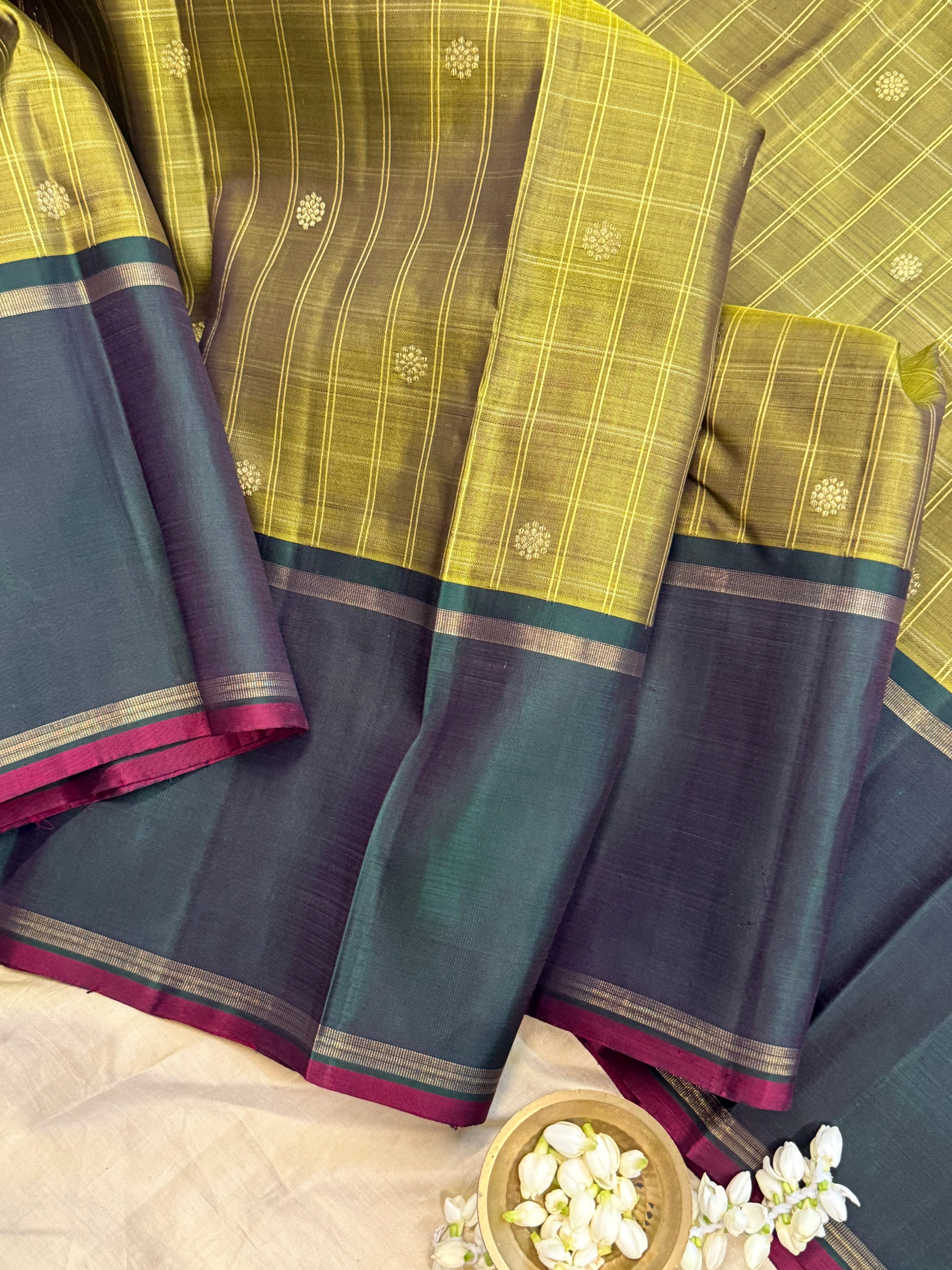 Olive green kattam butta and dark green/ Kanjipuram silk