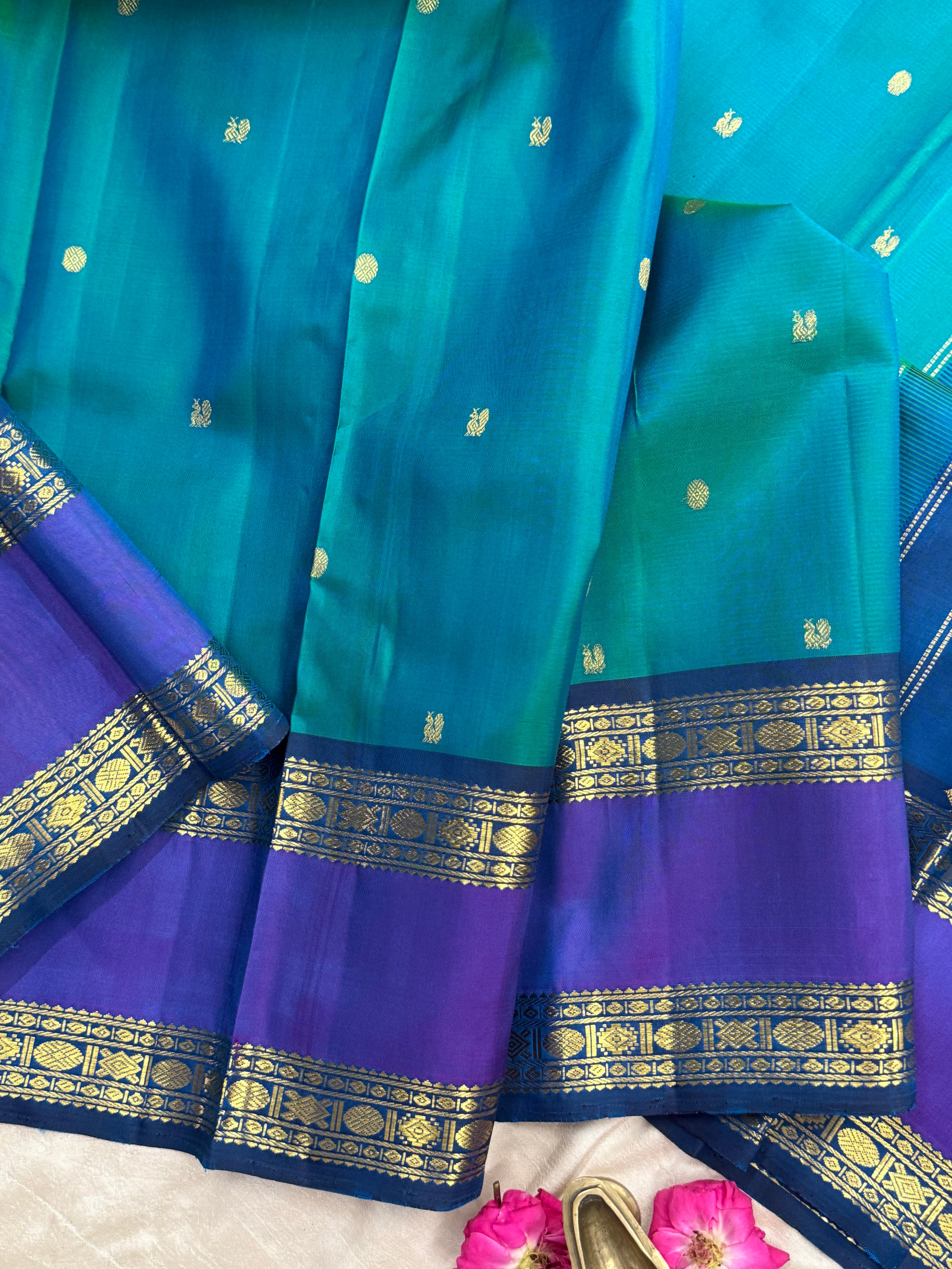 Bue shot green rettapet border/ Arani silk