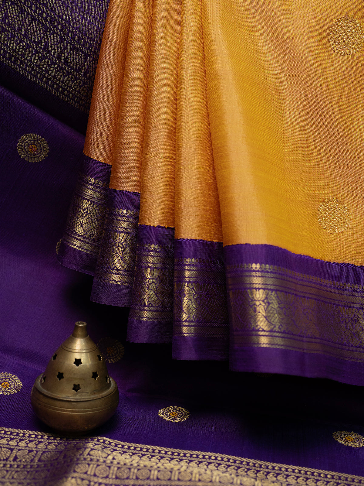 Yellow shot orange and purple small kai korvai border / Kanjipuram Silk Saree CLSA10053