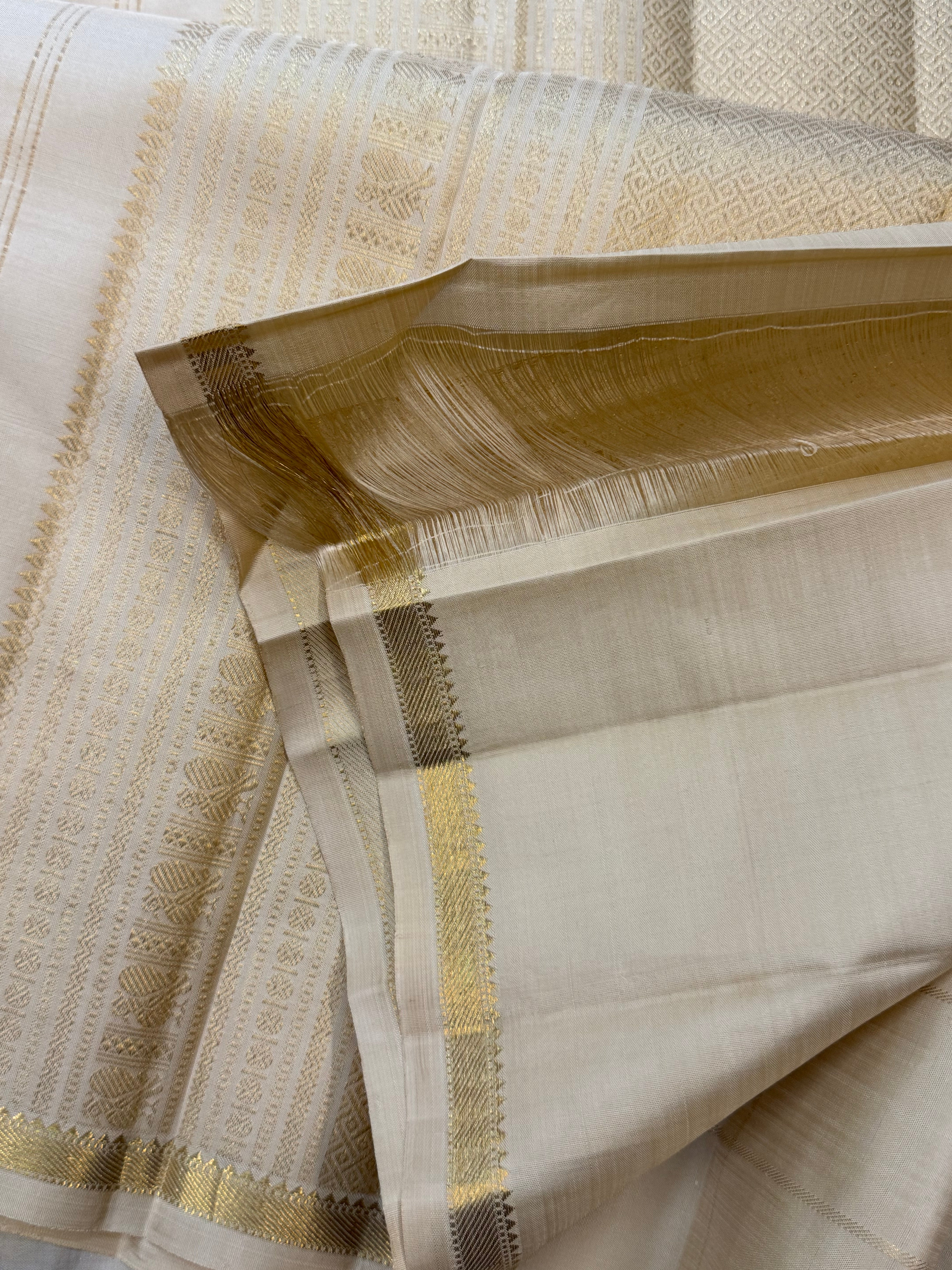 Tussar (golden) zari kattam butta / Arani Silk CL10104