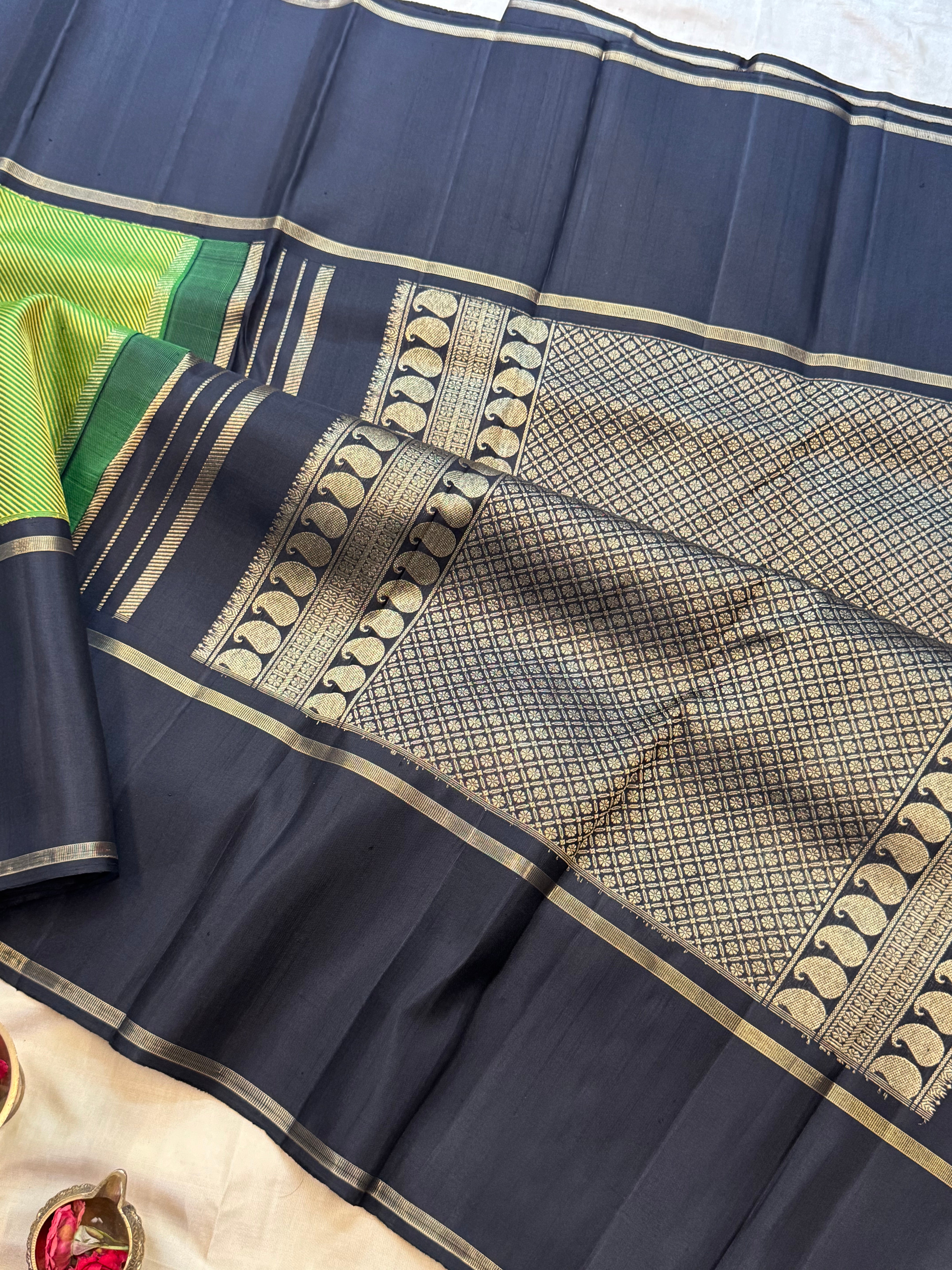 Green lehariya and black big border / Kanjipuram silk