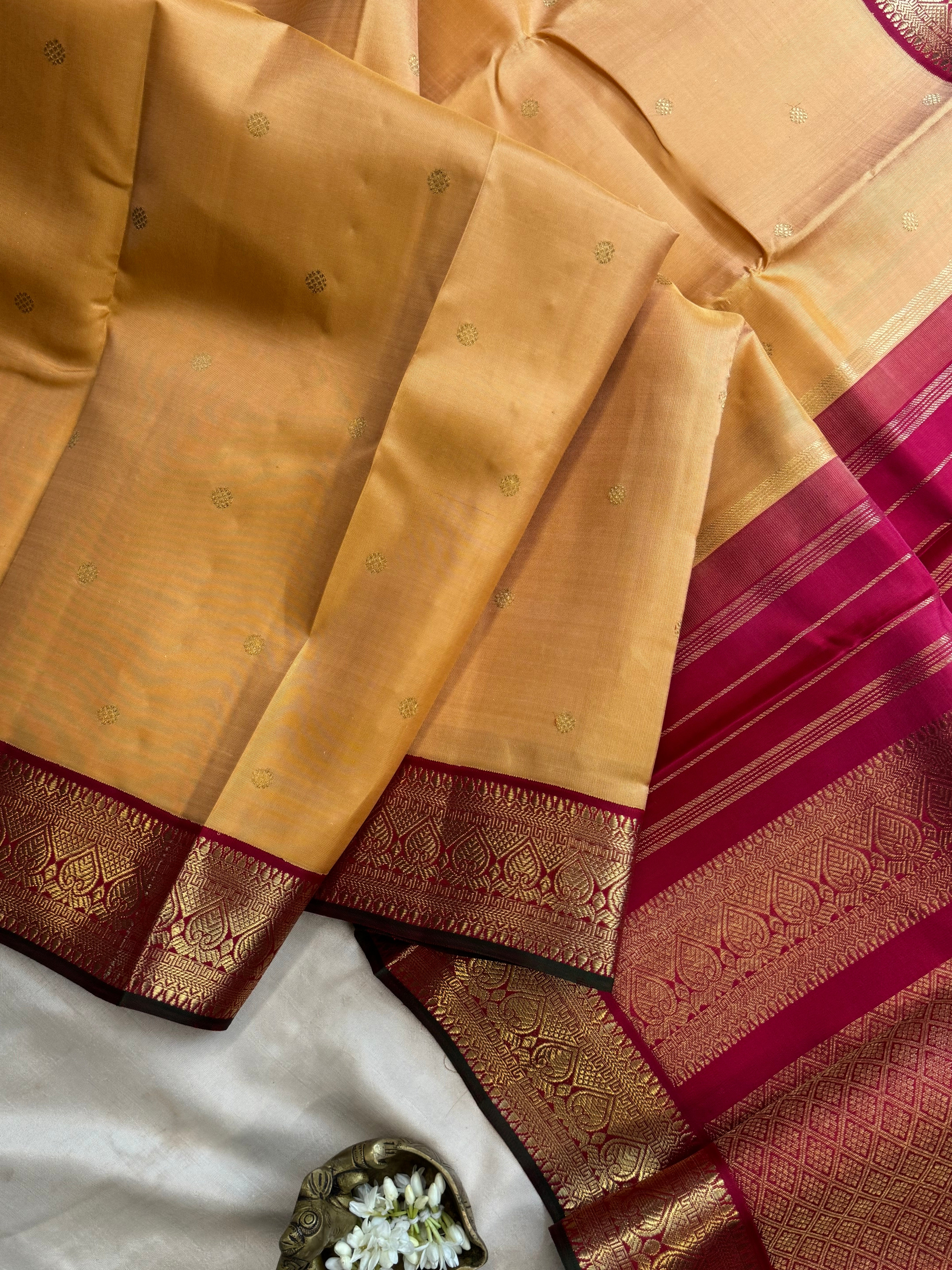 Sandana Manjal korvai / kanjipuram silk
