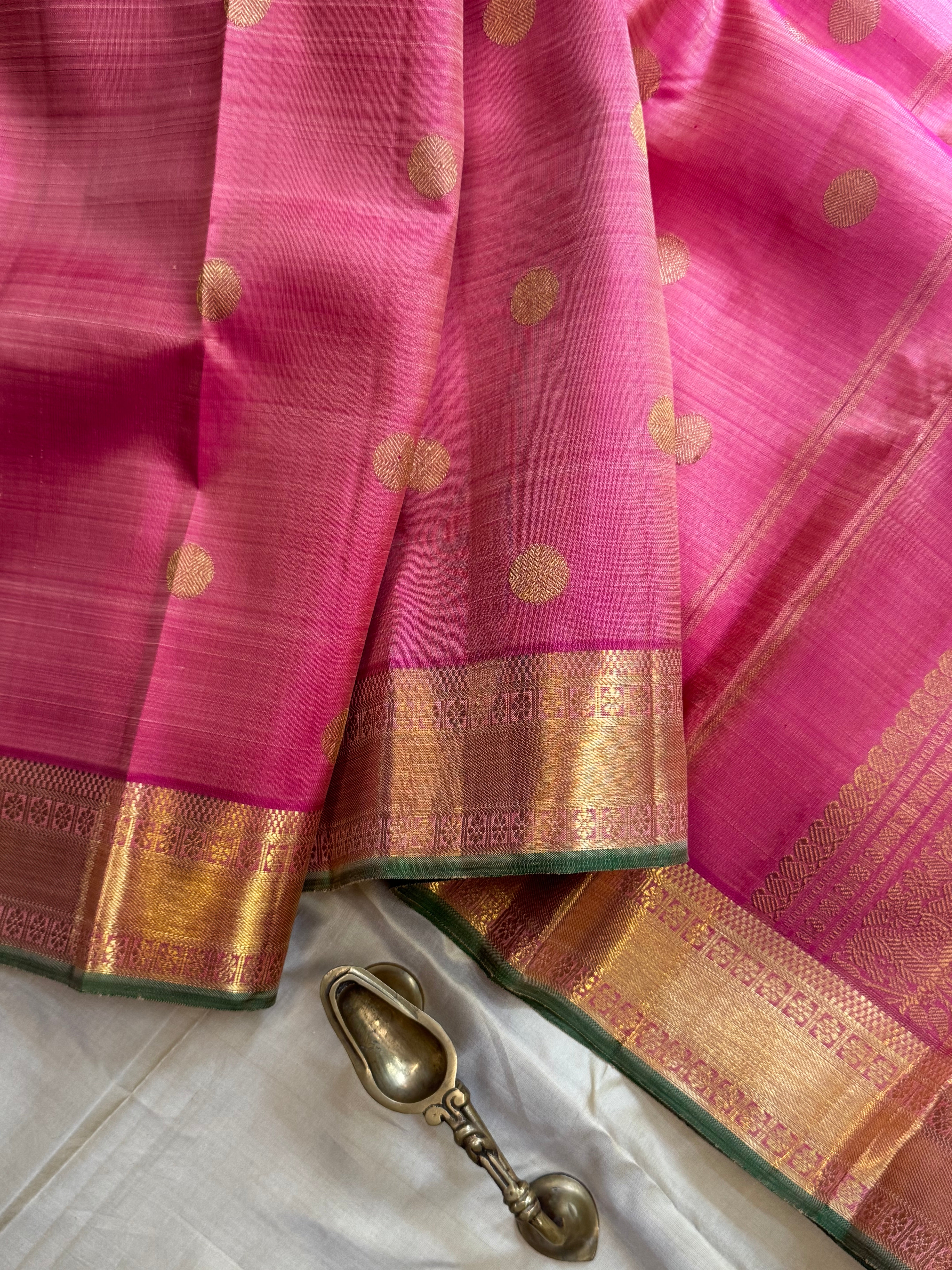 Swapnam : Onion pink kaasu Butta / kanjipuram silk
