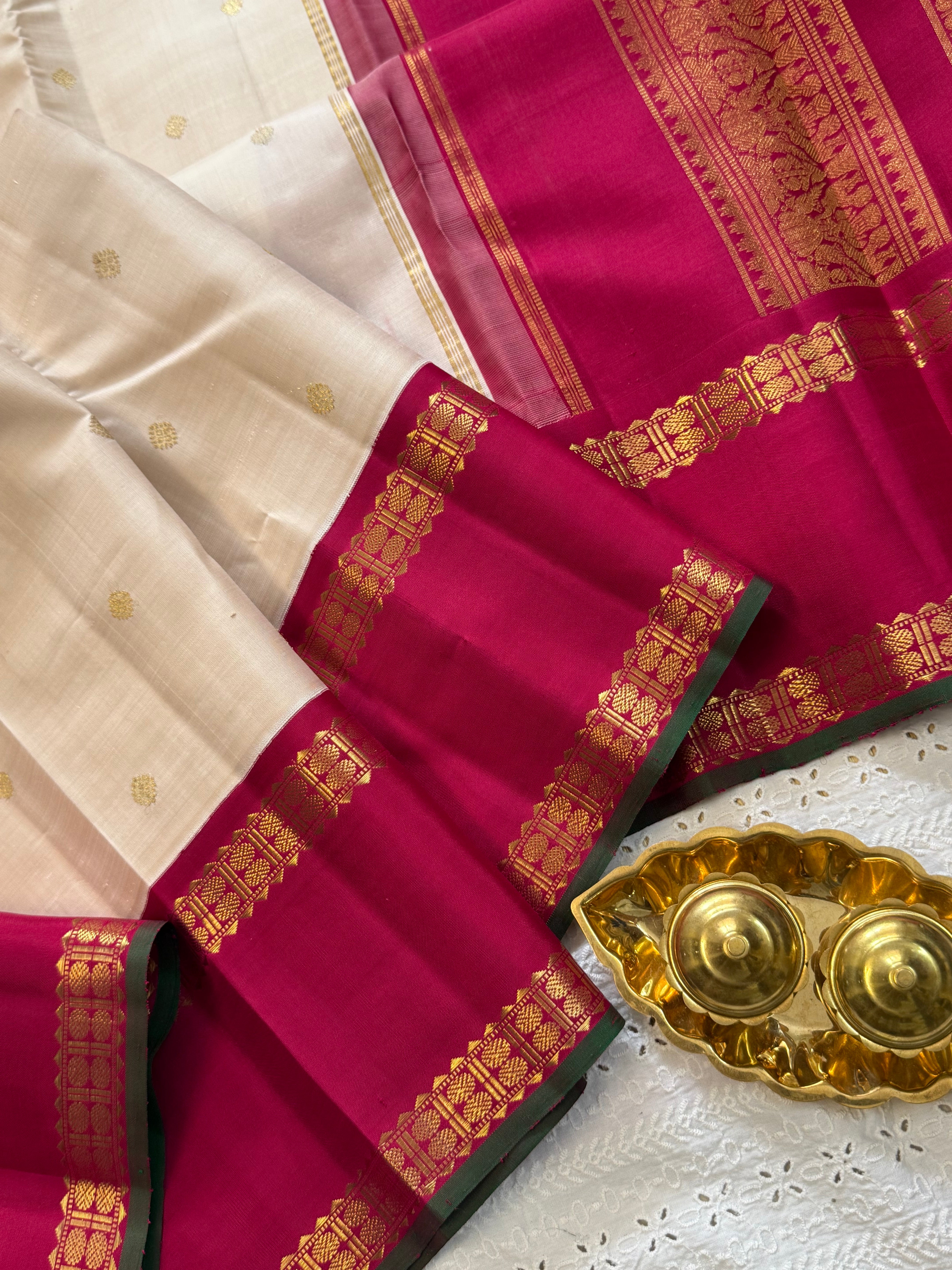 Offwhite and pinkish Araku rettapet border kai korvai/ Kanjipuram silk