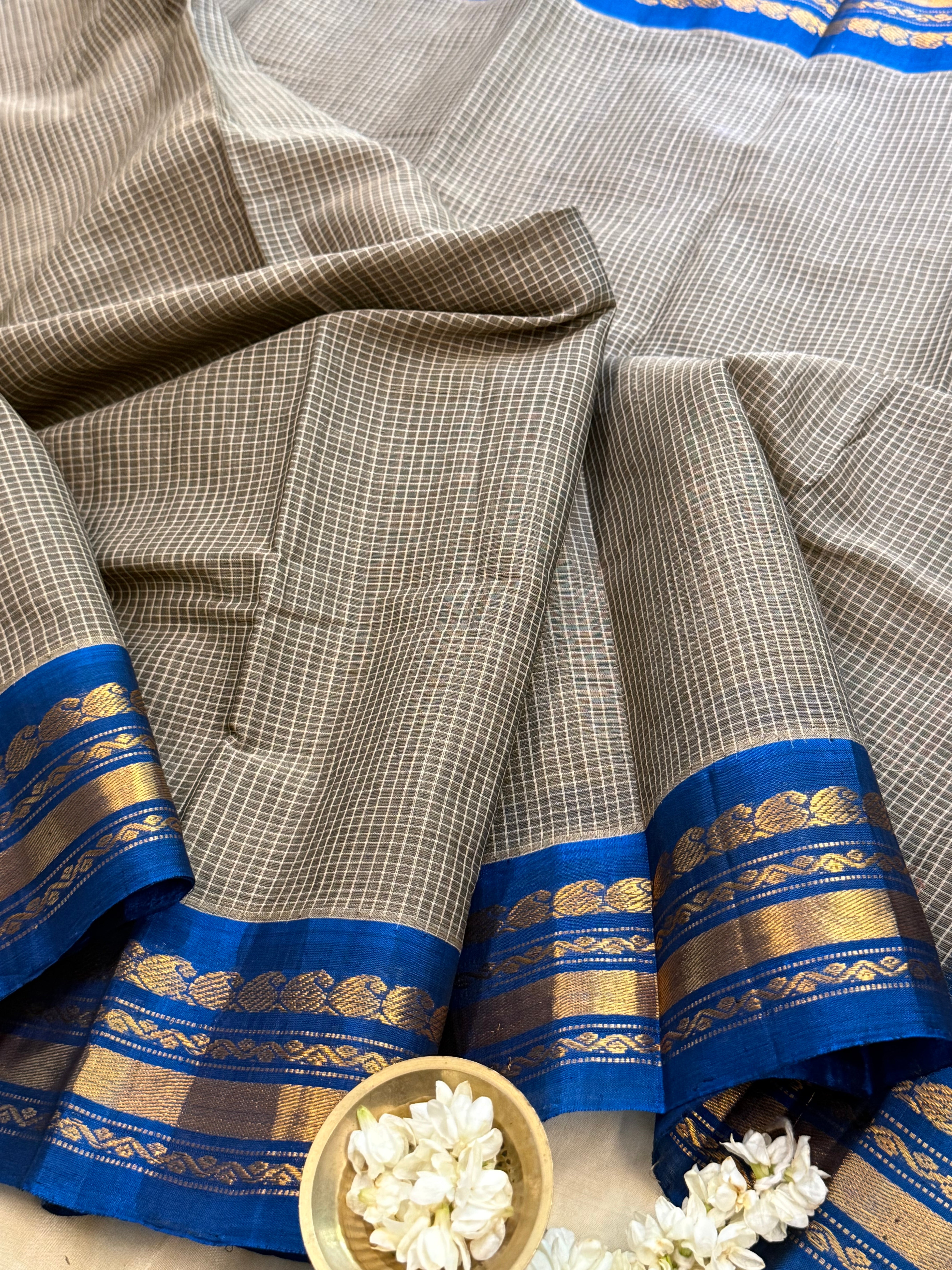 Black shot grey kattam and blue / Gadwal cotton ( No Blouse)