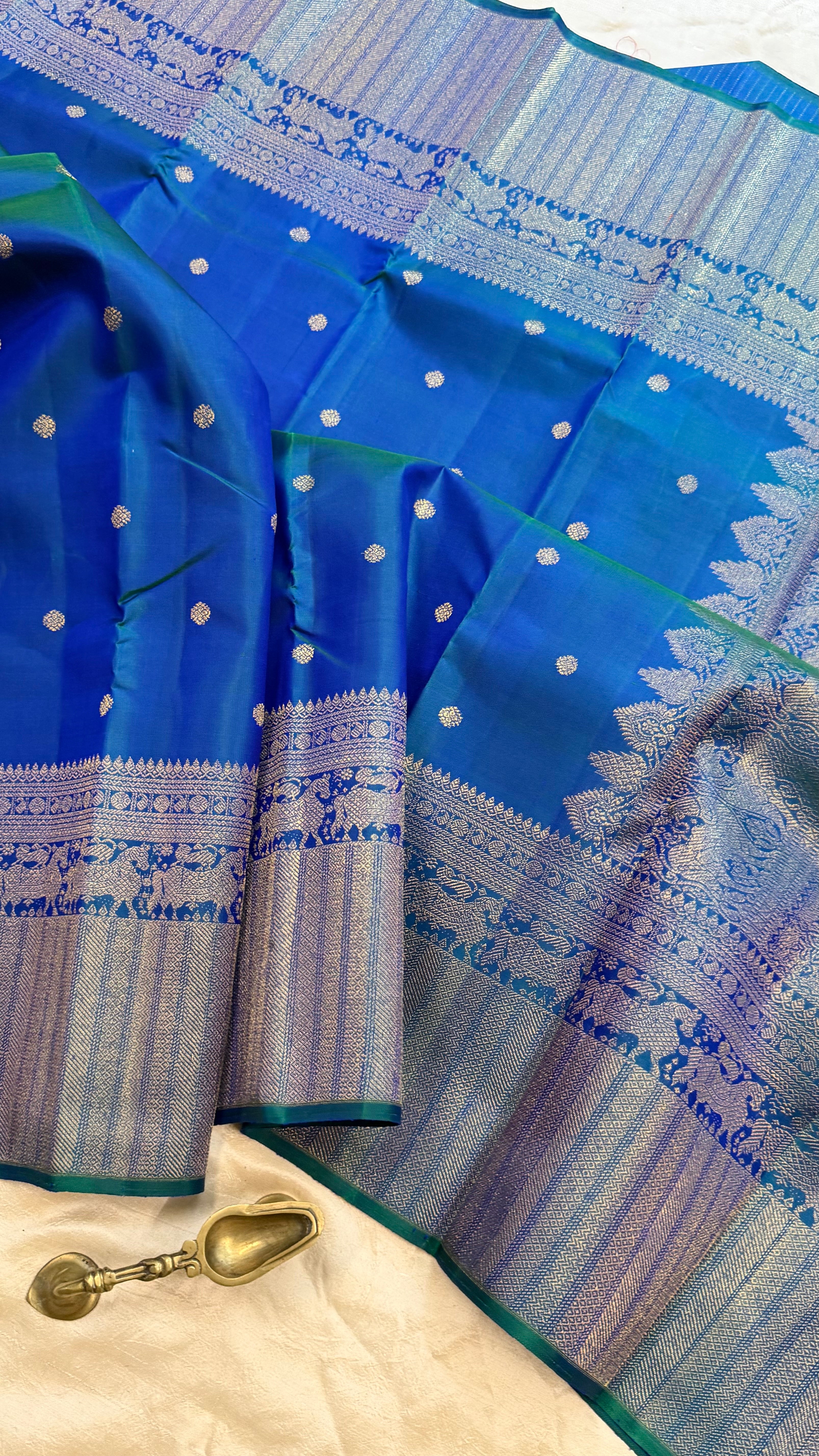 Mayilkazhuthu yazhli border saree / Kanjipuram silk