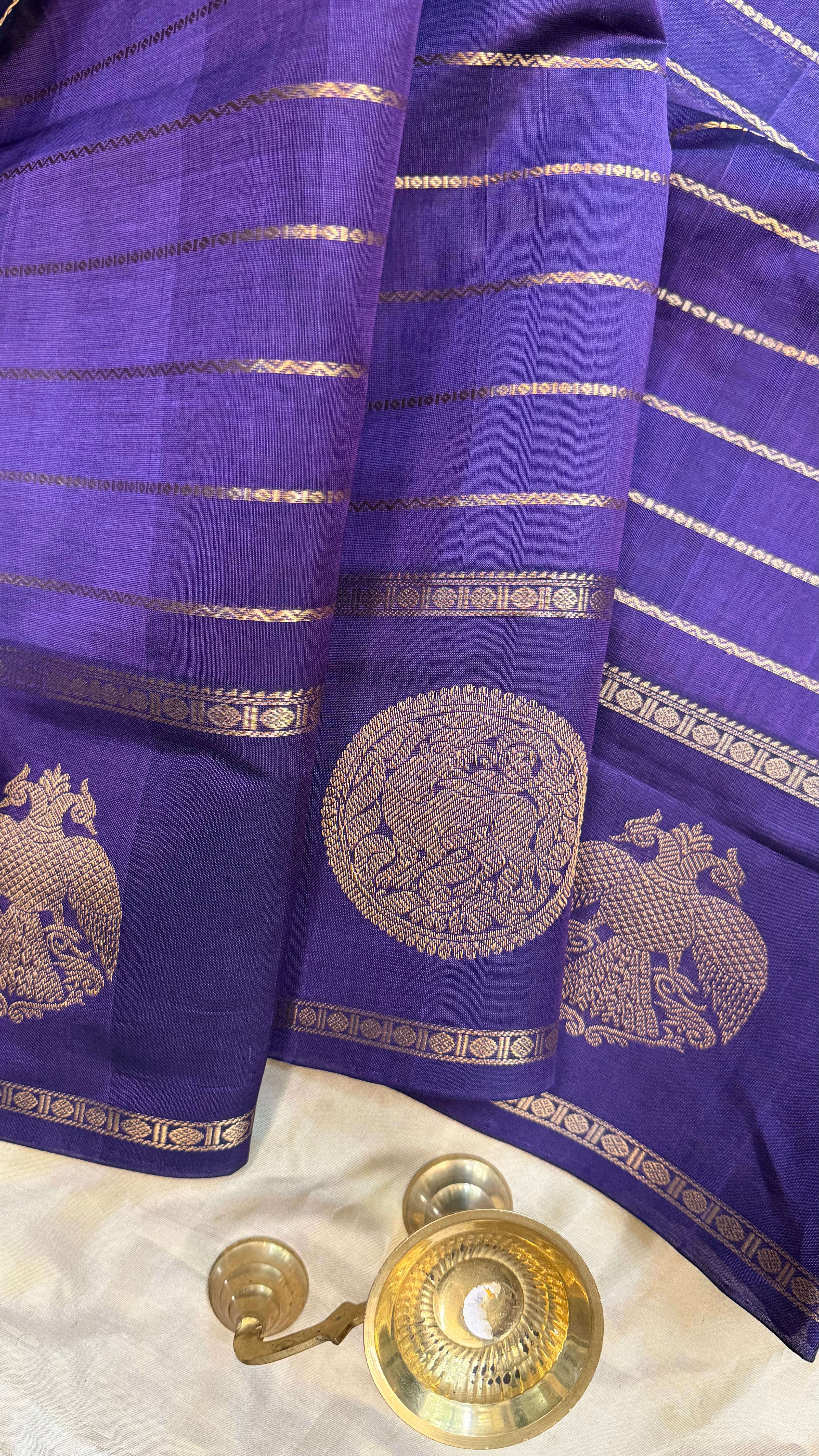 Deep purple veldhari and border butta / Silk Cotton