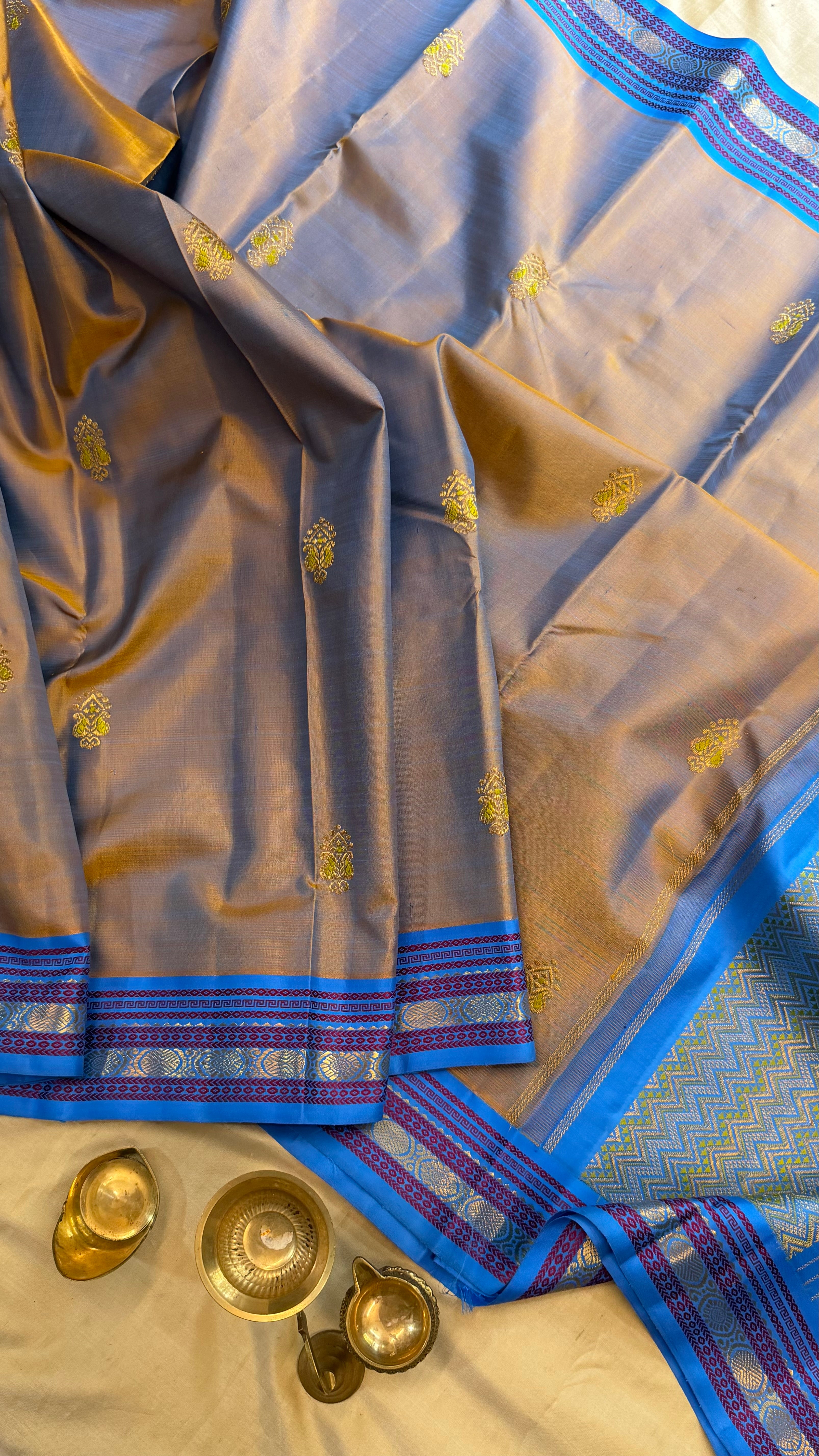 Dual tone Meena Butta master weaver / Kanjipuram silk