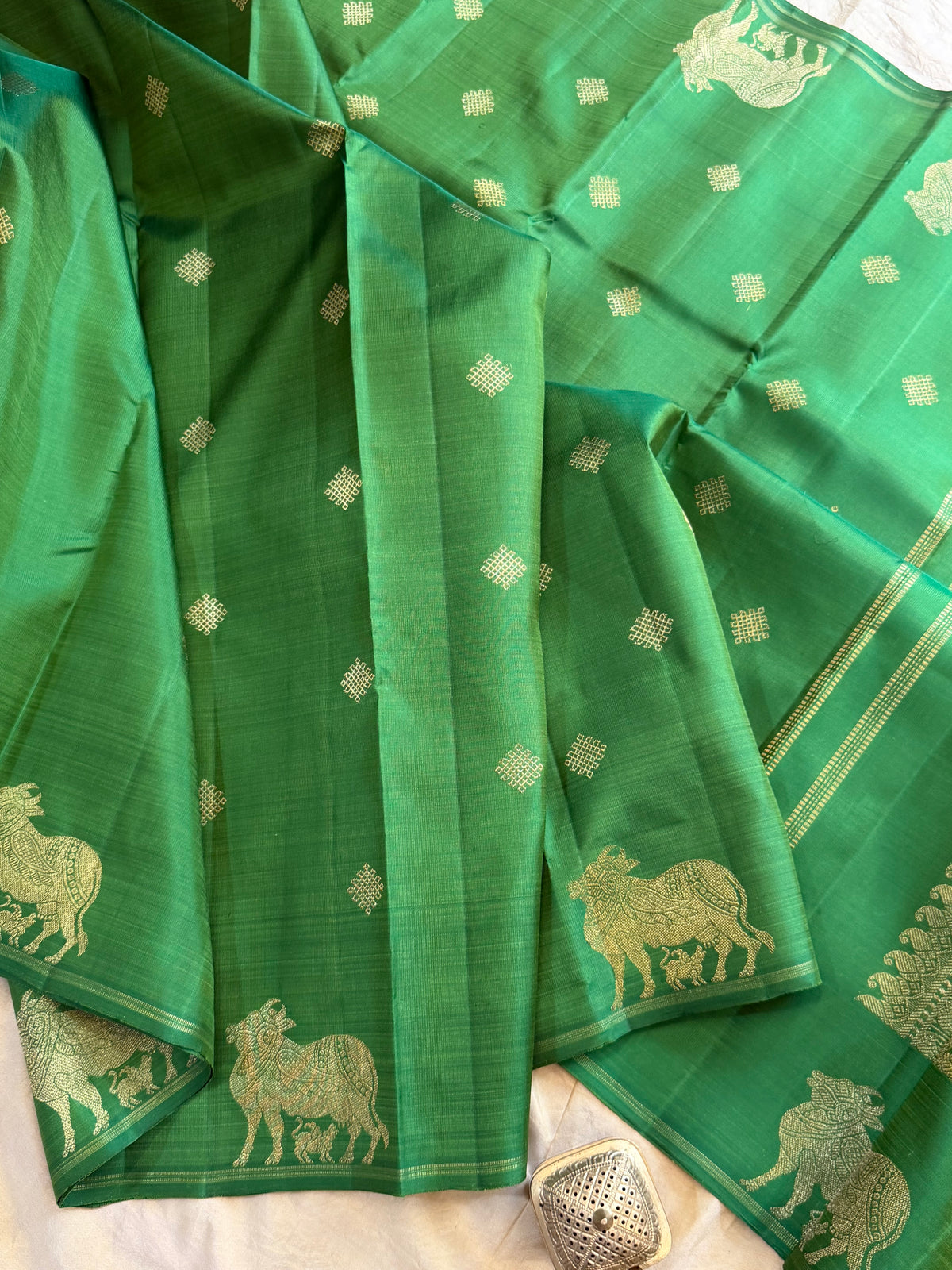 Komatha border Kolam Butta - pure Zari Kanjipuram silk
