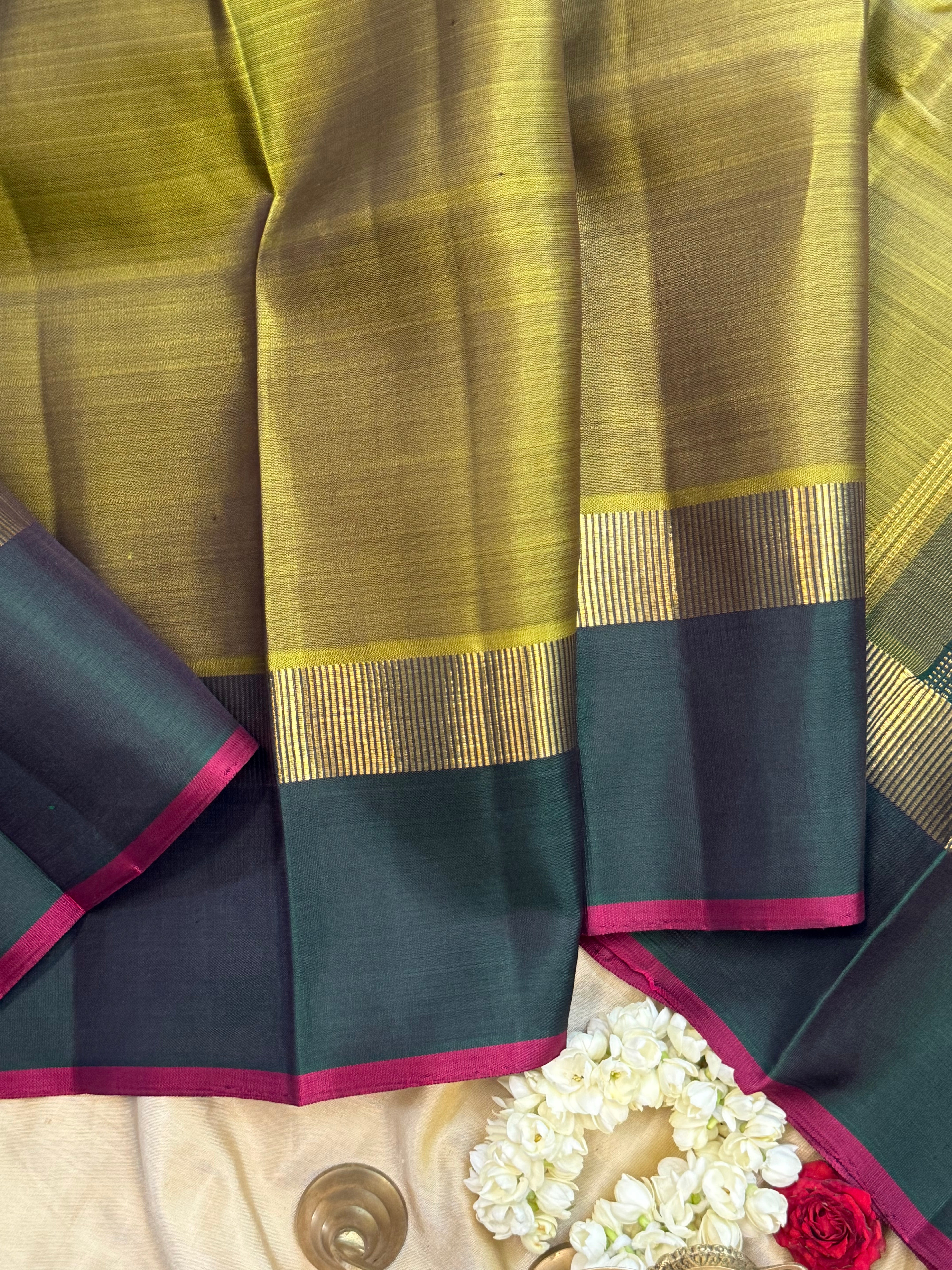 Olive green and dark green kaal erangina border/ Kanjipuram silk
