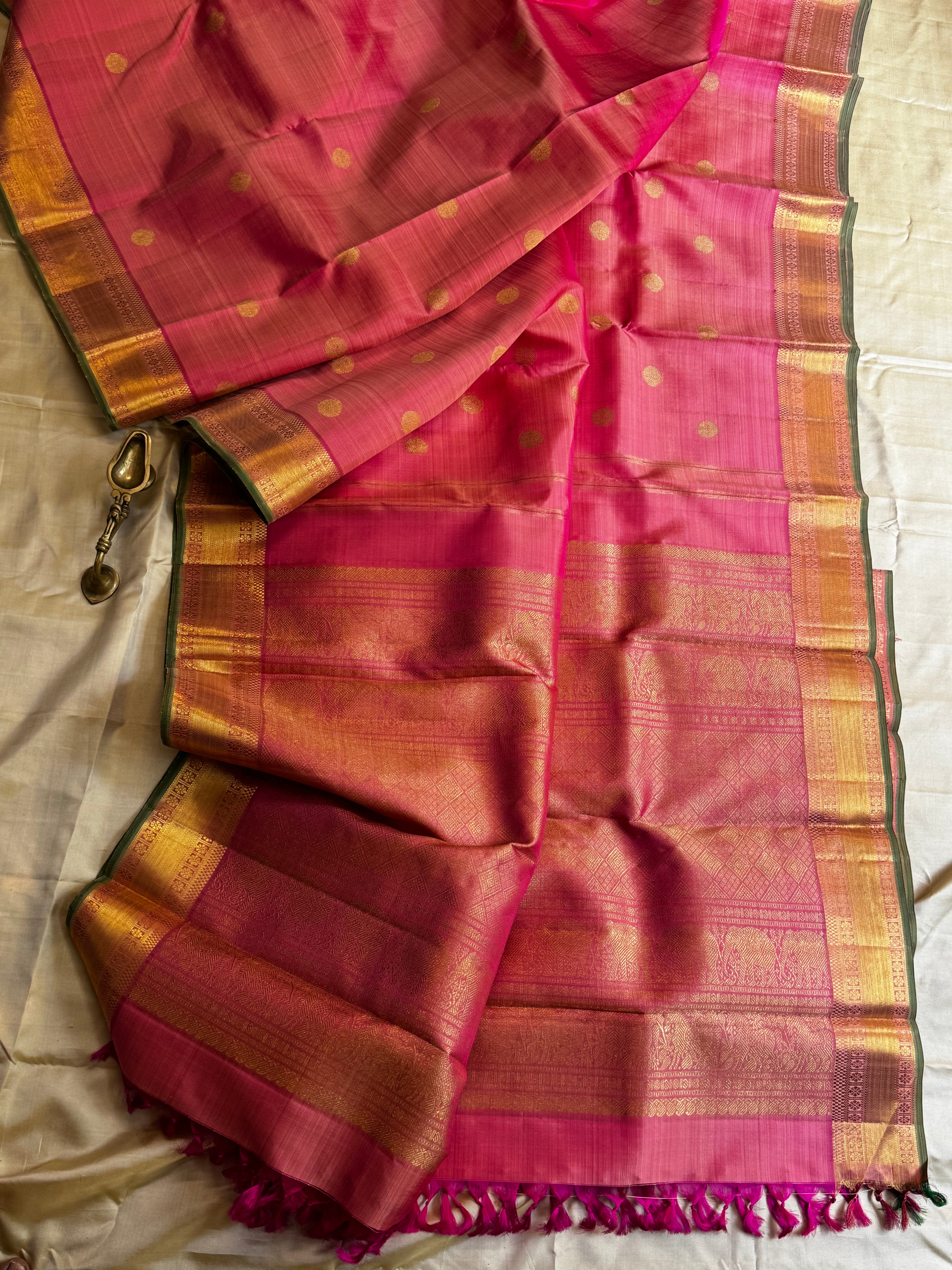 Swapnam : Onion pink kaasu Butta / kanjipuram silk