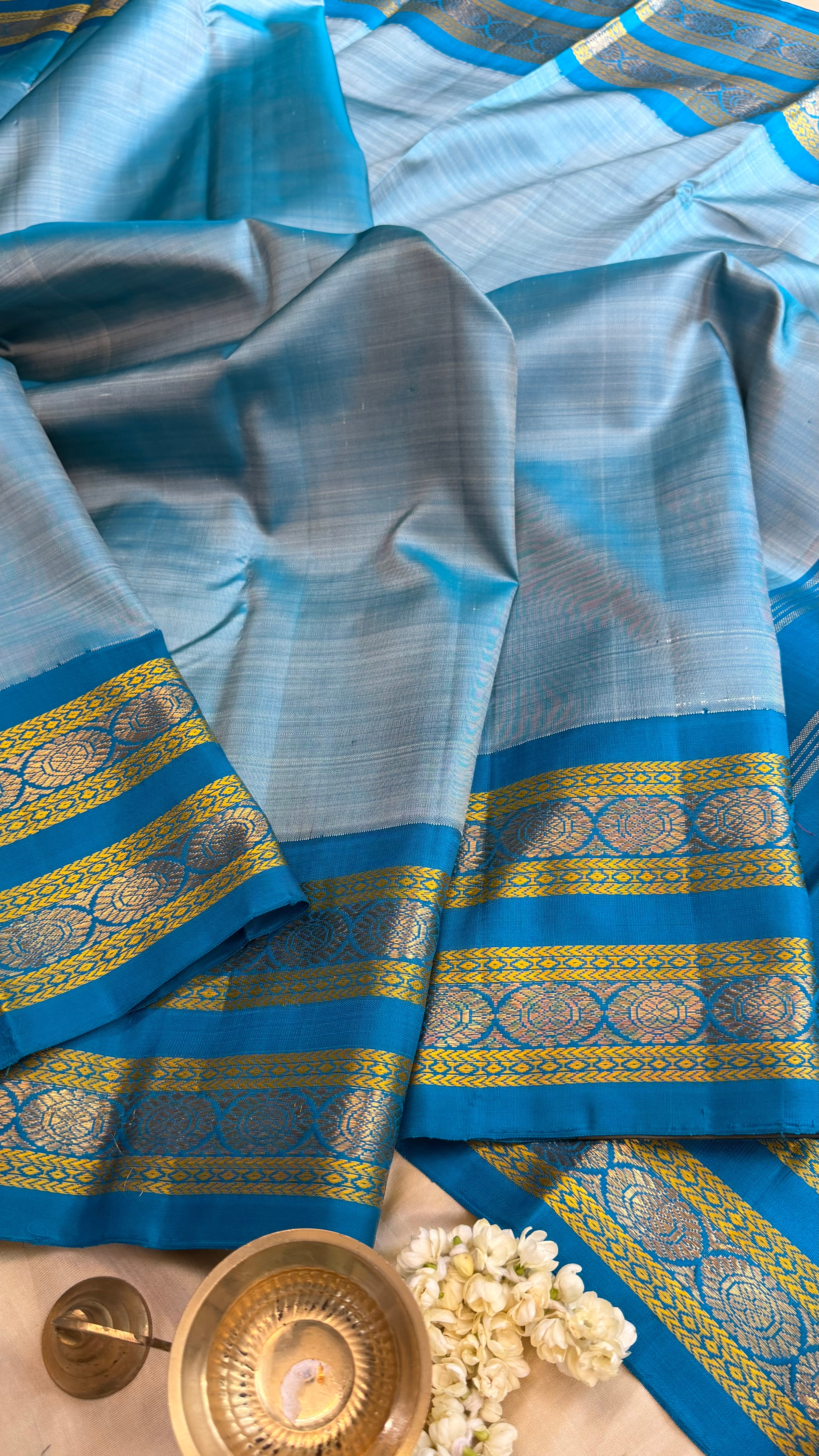 Master weaver - Ice blue unique peacock padi pallu / Kanjipuram Silk