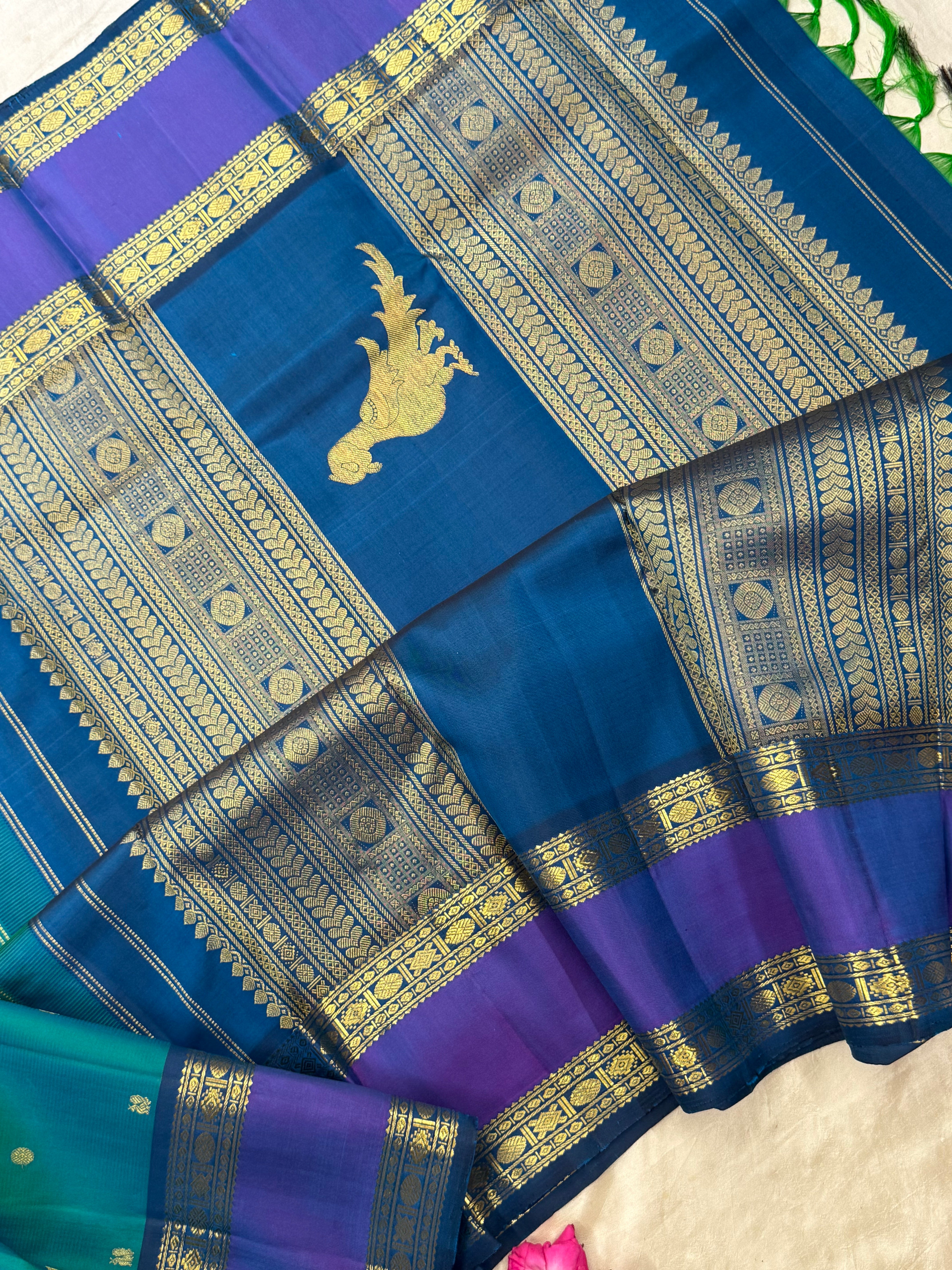 Bue shot green rettapet border/ Arani silk