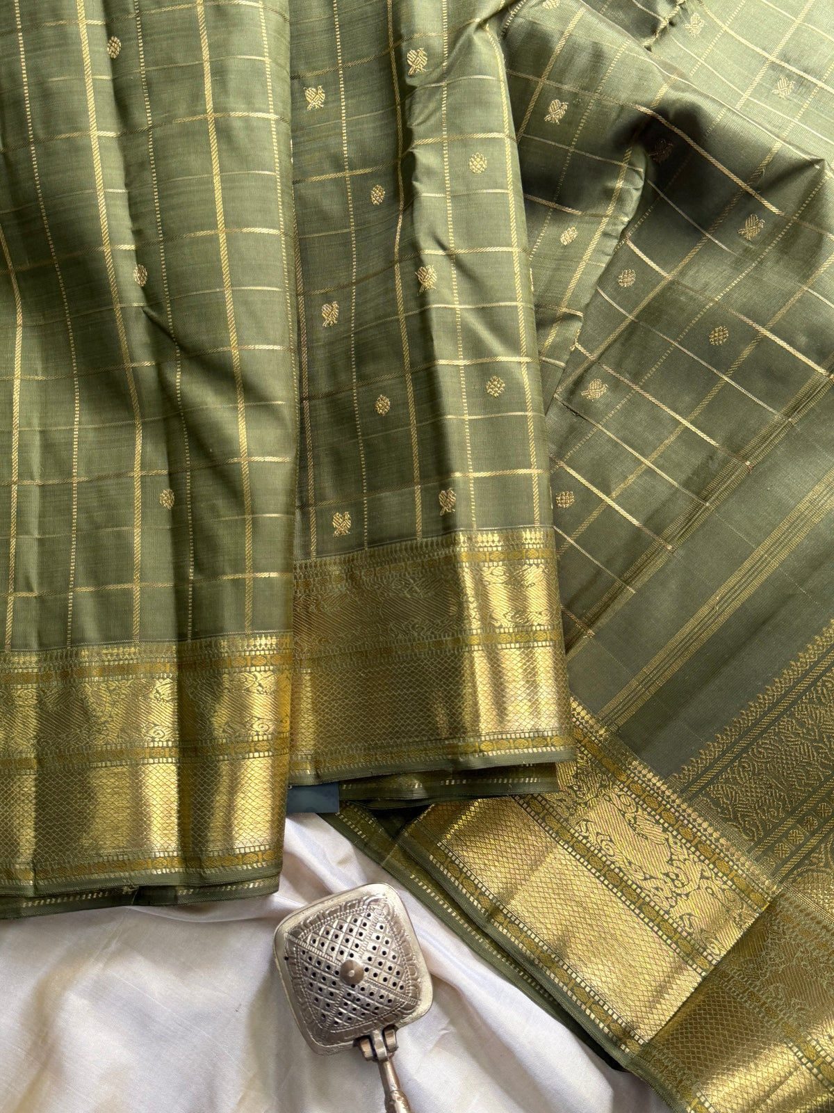 Chutney green Kattam Butta Korvai pure Kanjipuram silk