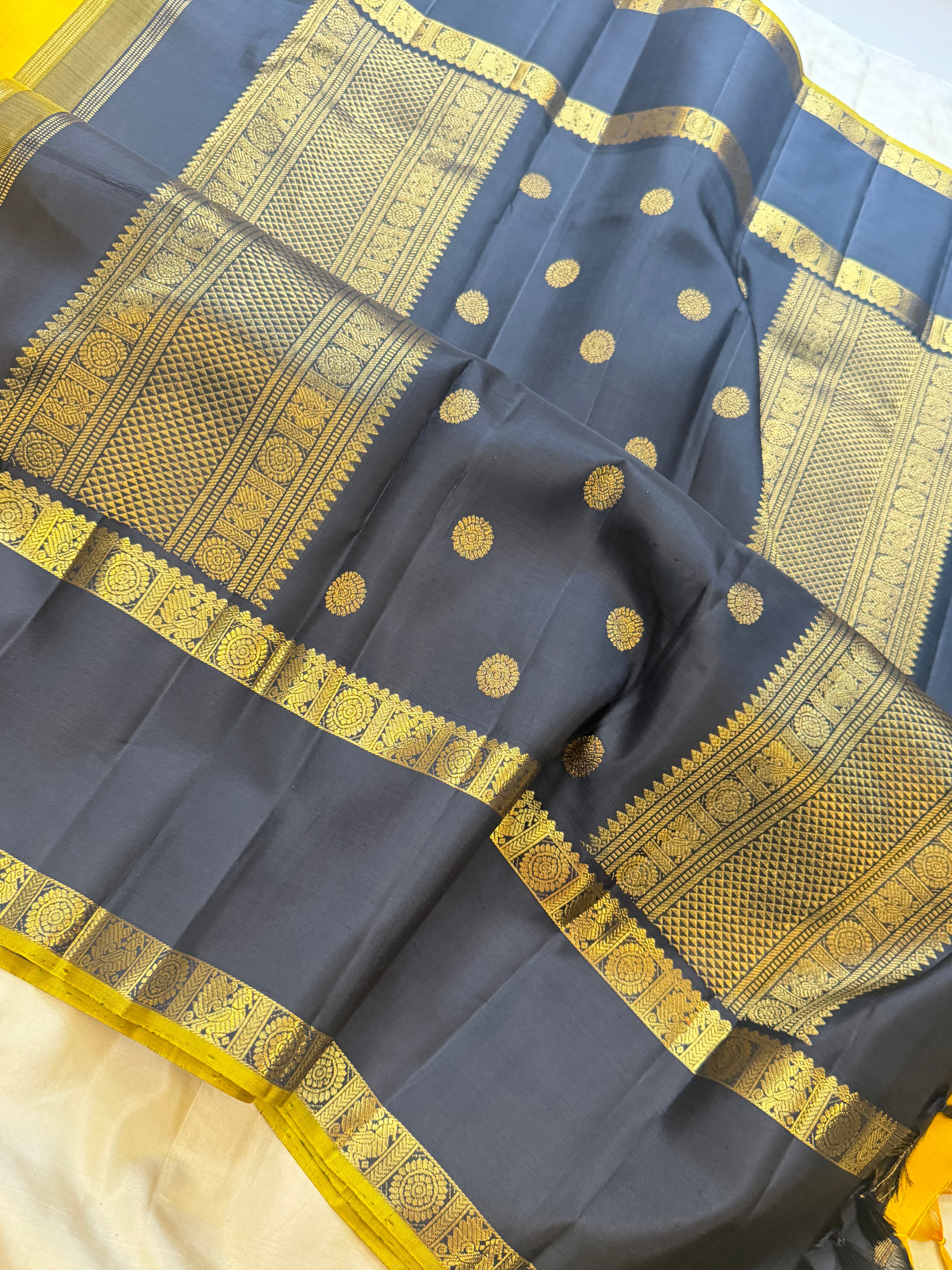 Maha : yellow with black collection of Korvai Kanjipuram