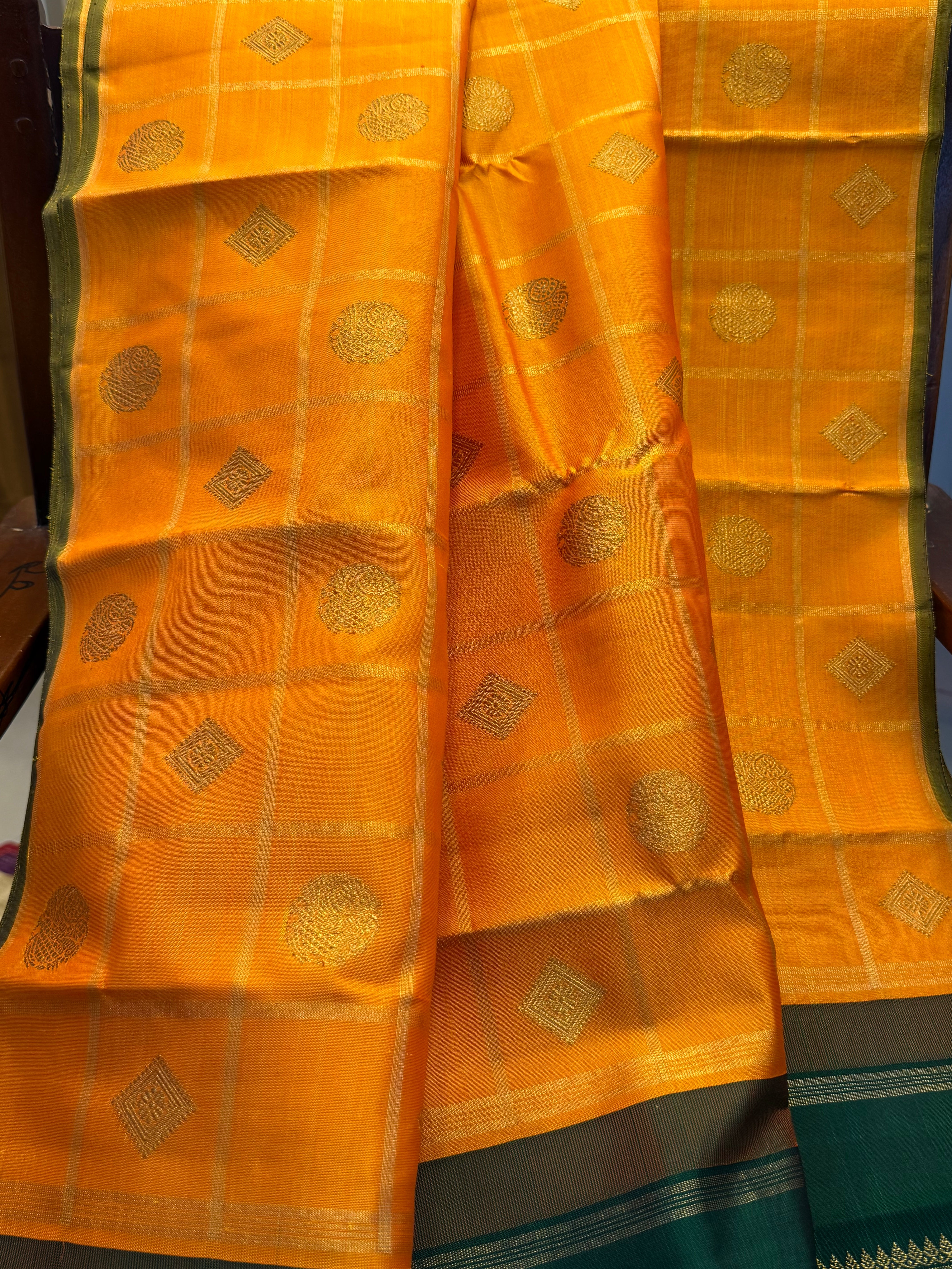 Mambalam manjal kattam butta yazhi pallu borderless/ Kanjipuram silk CL7612
