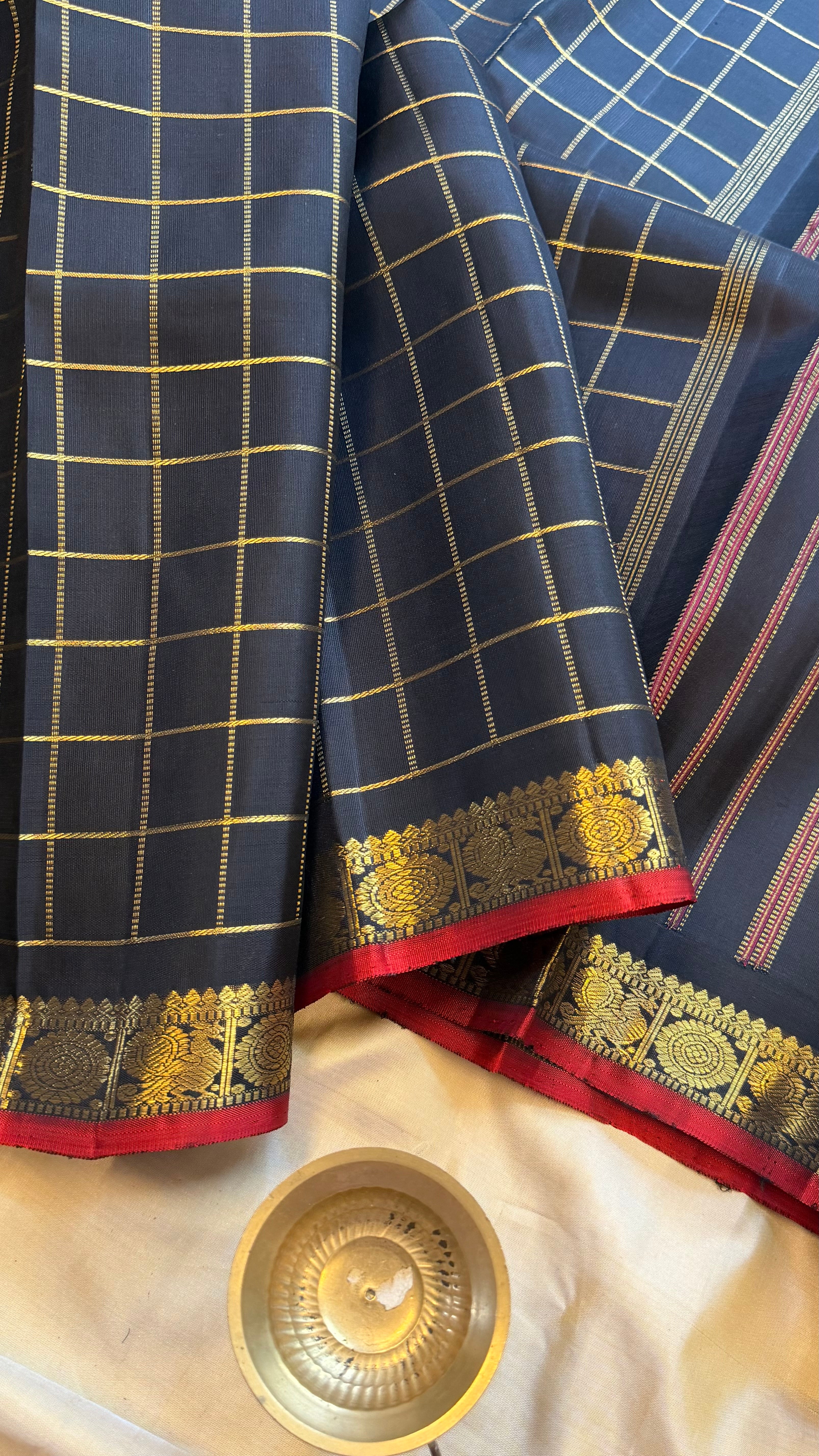 Black Zari Kattam. / Kanjipuram silk