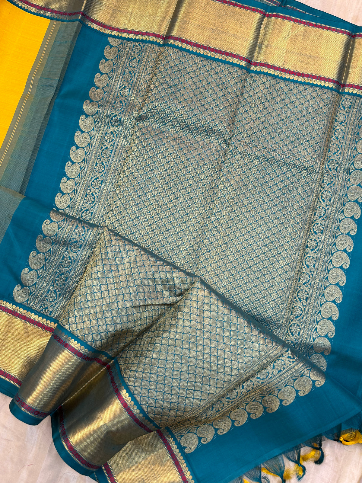 Yellow Zari butta and Korvai mayilkazhuthu/Aarani silk saree clsa 11123
