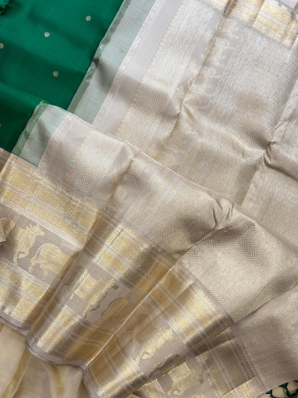 Green cow border Korvai / Arani silk