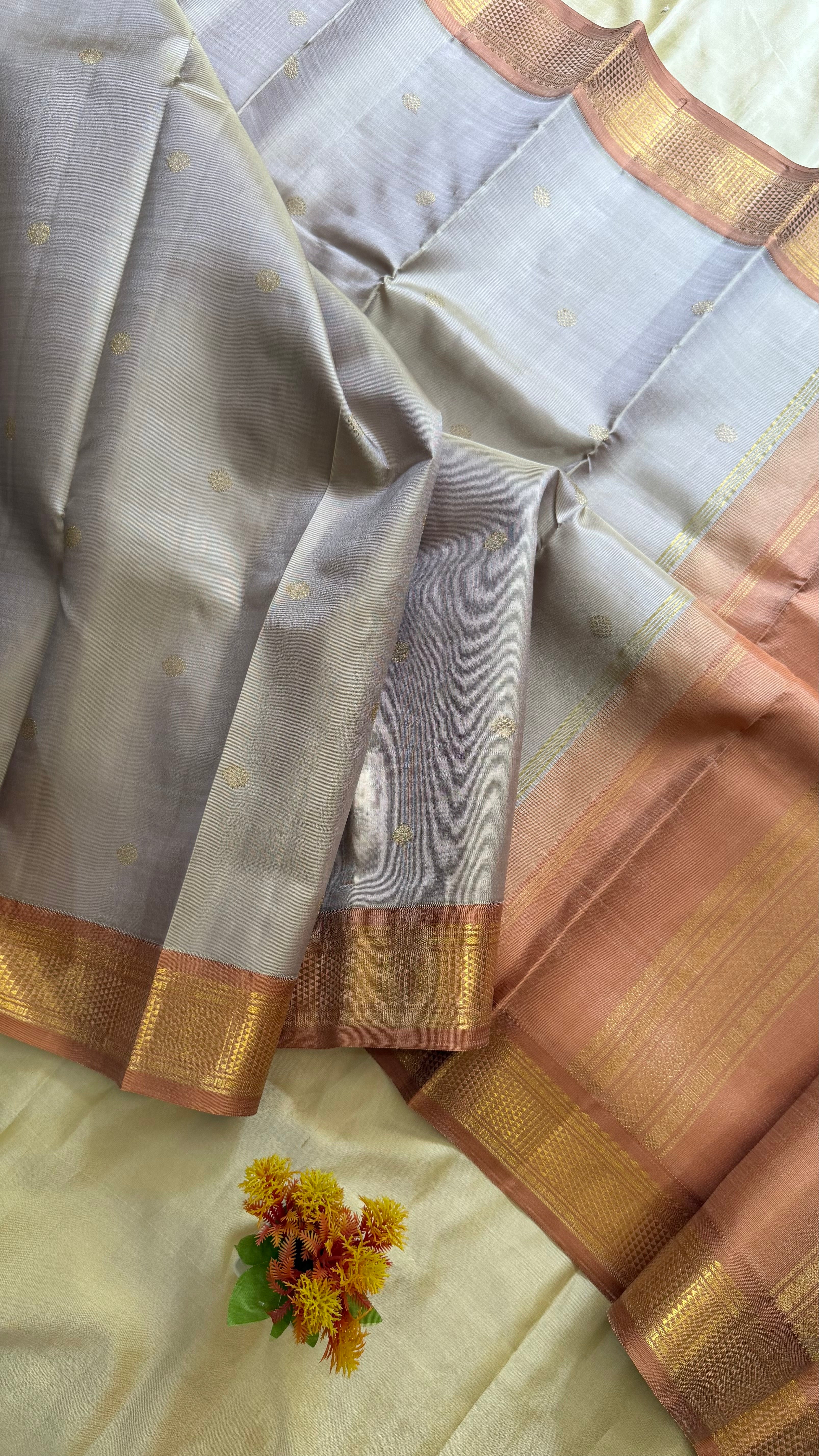Shot Pastel Korvai / Kanjipuram silk