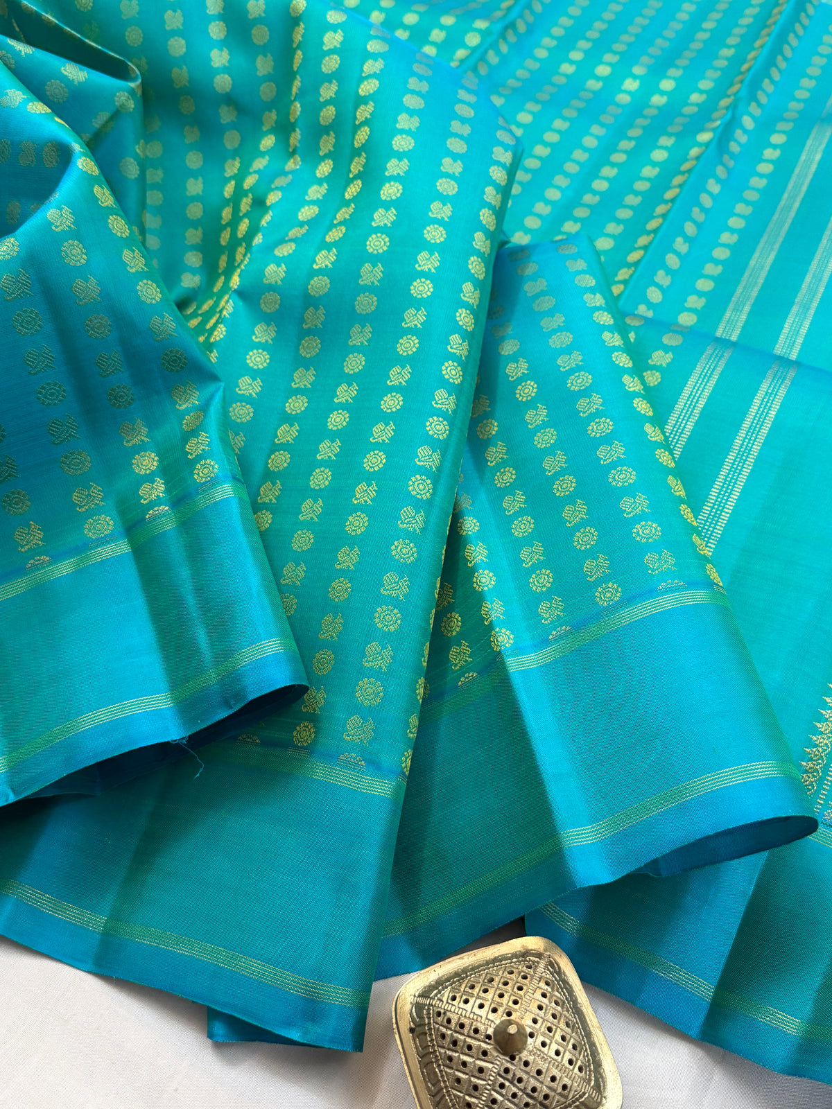 turquoise annam and chakram thodar butta thread work / Kanjipuram silk CLSA12322
