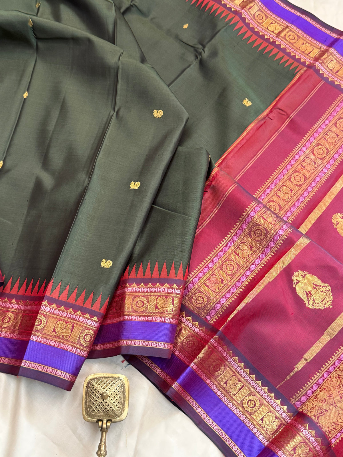 Dark green and Araku unique Iruthalaipakshi butta pallu / Special edition kanjipuram silk