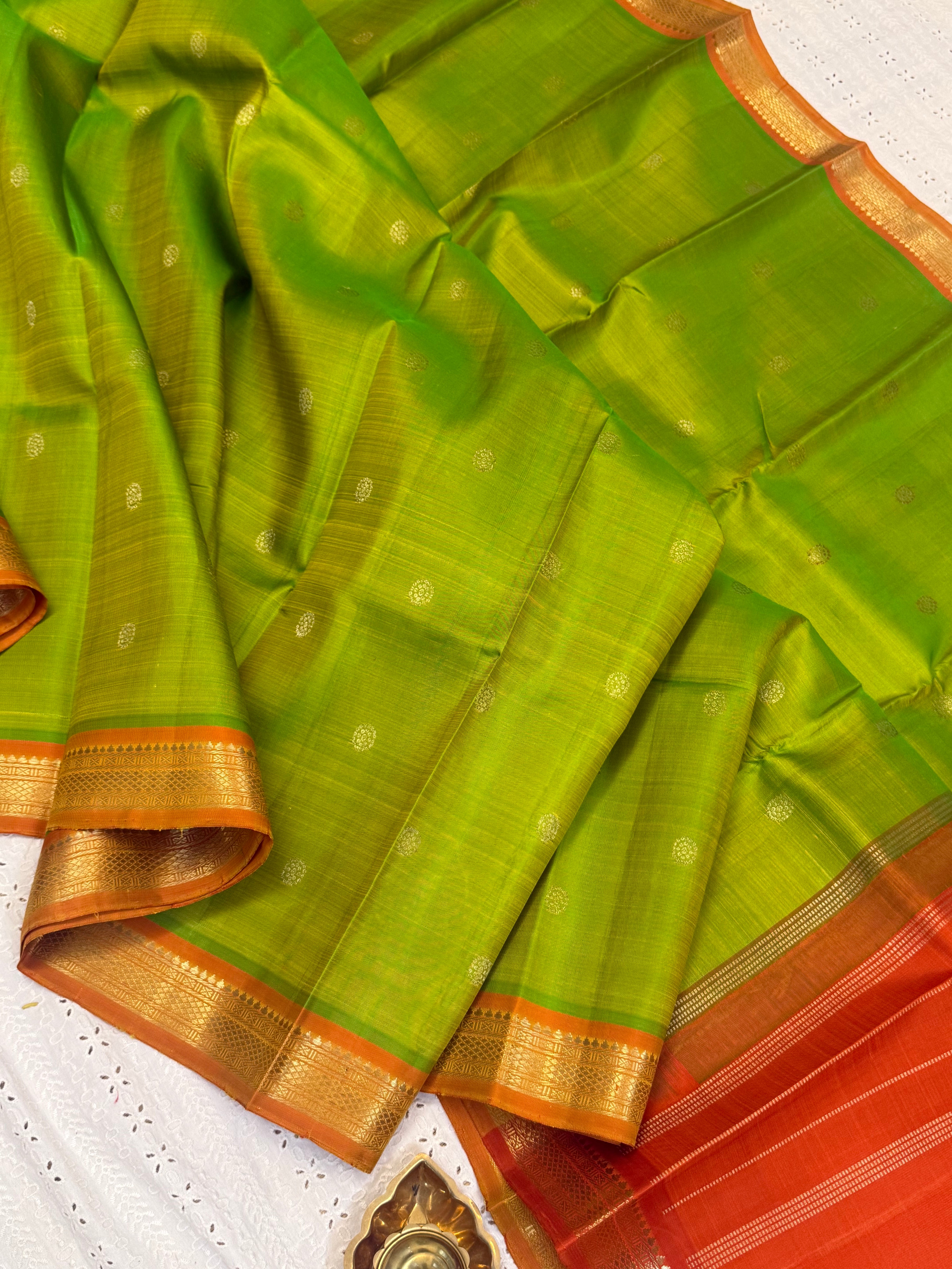 Parrot green with chakram Butta /kanjipuram silk saree CLSA738
