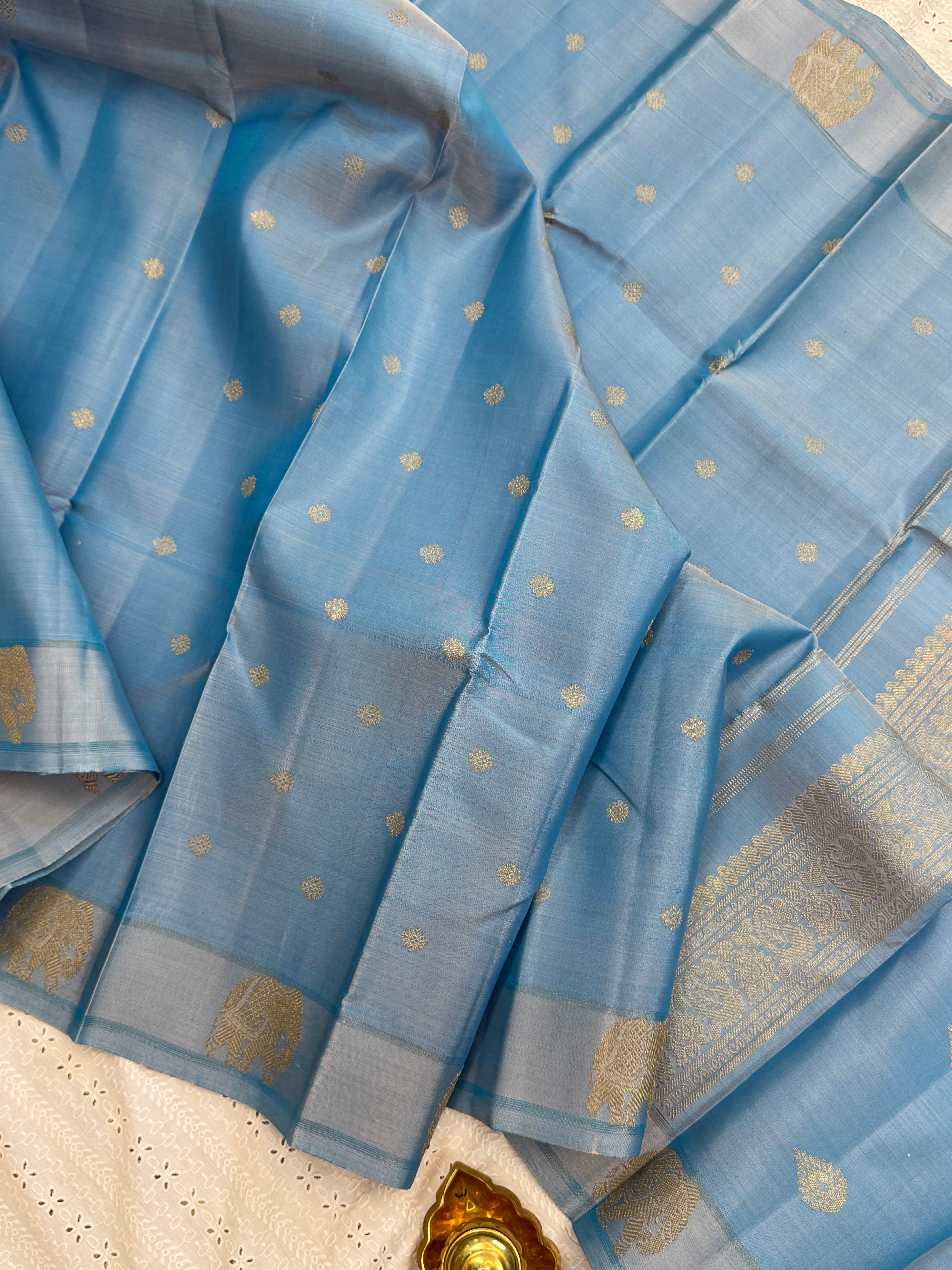 Powder blue border yaanai butta/ Kanjipuram silk CL9786