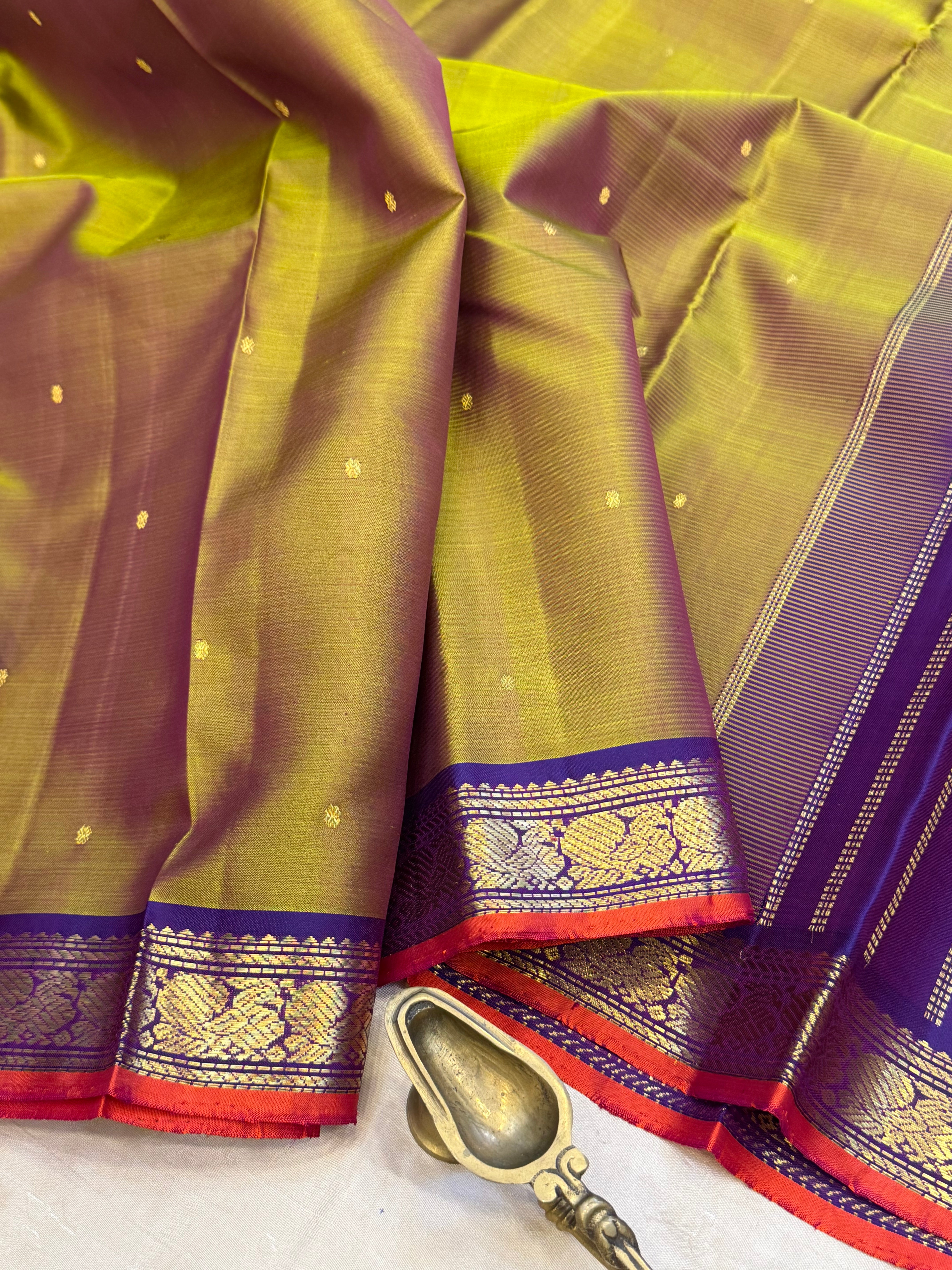 Manthulir annam pet / Aarani silk