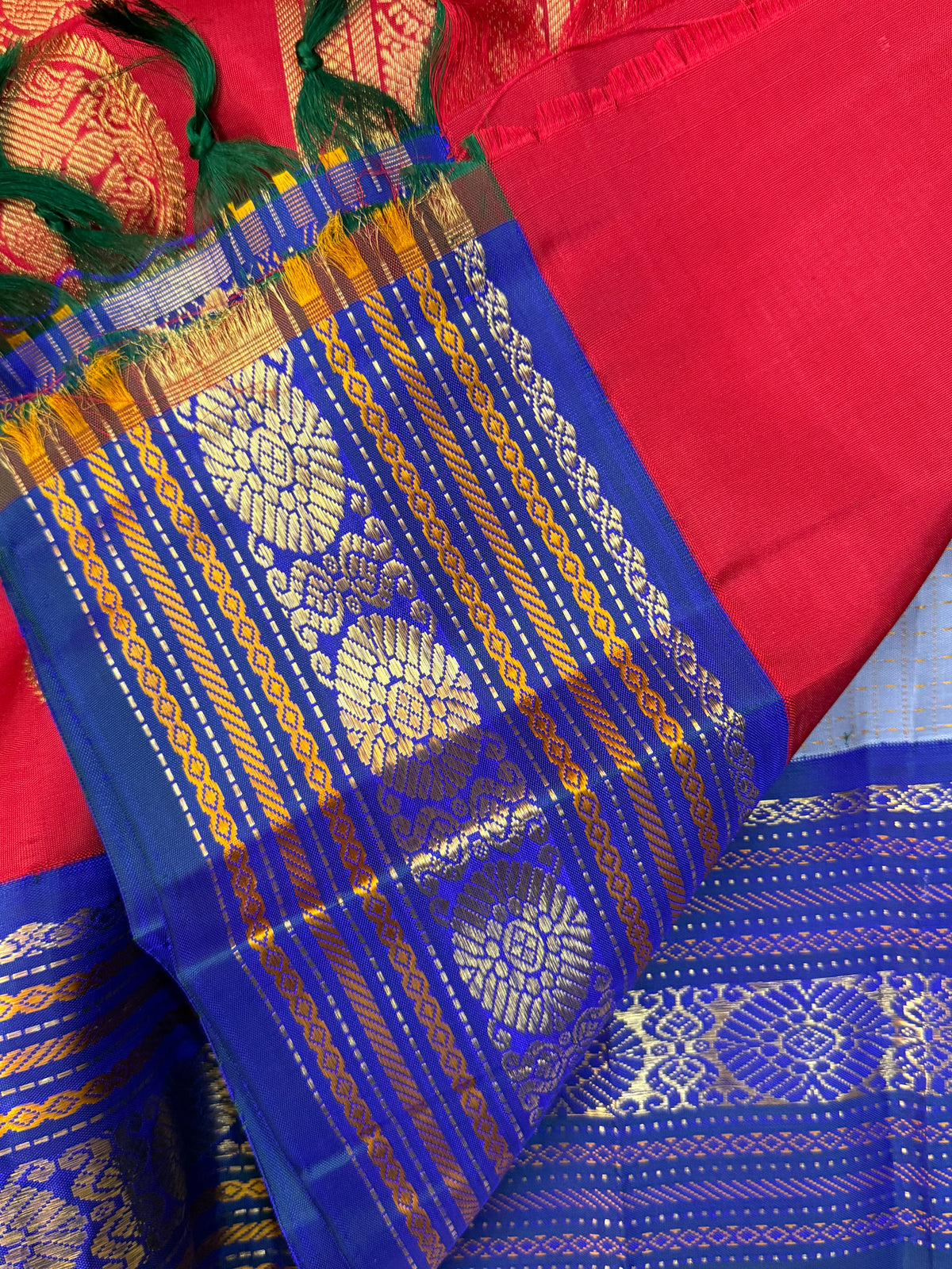 Master weaver- grey thread plus butta kai korvai adai woven / kanjipuram silk