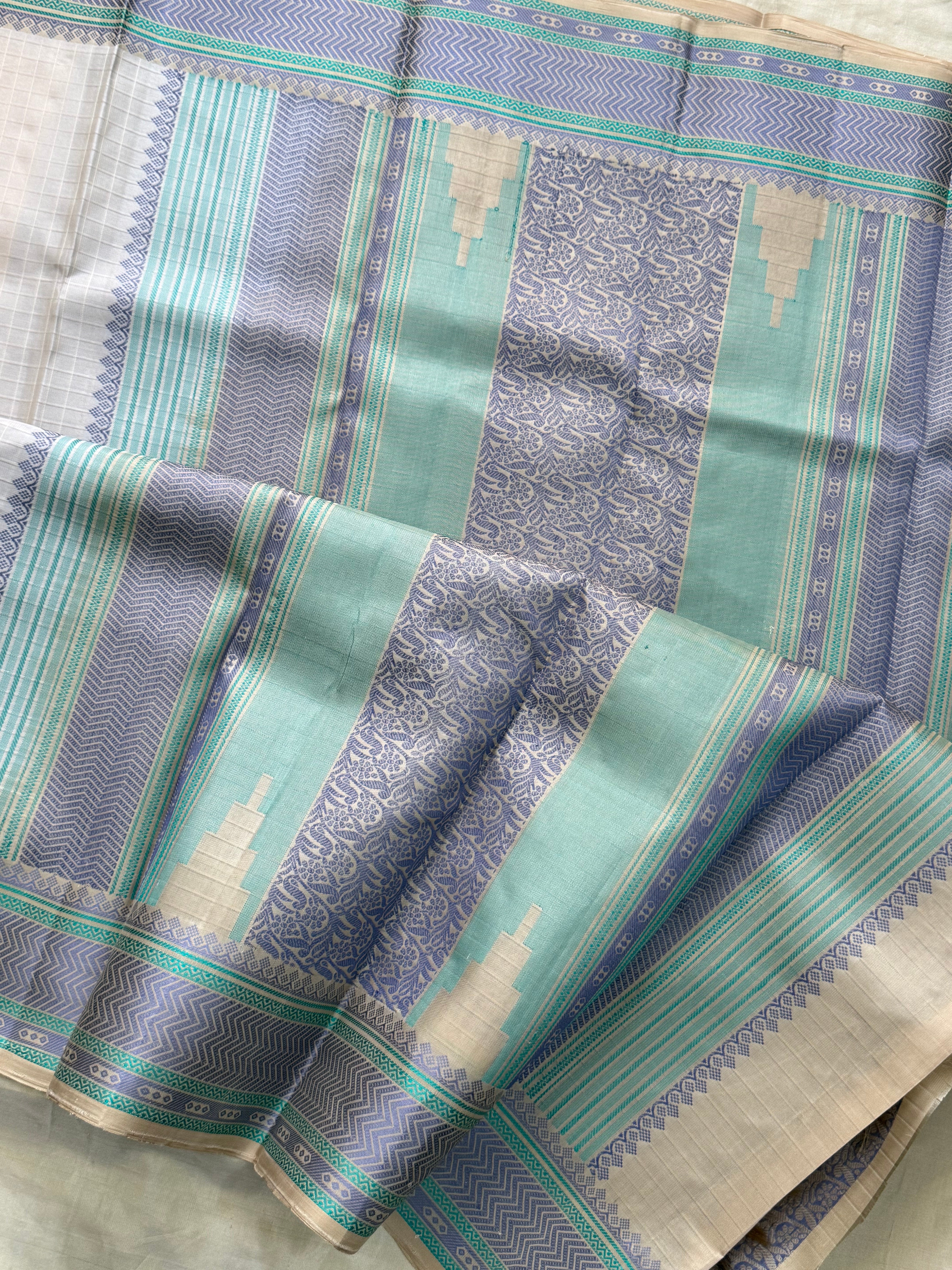 Creme kattam / Varnangal Soft Silk CL6545