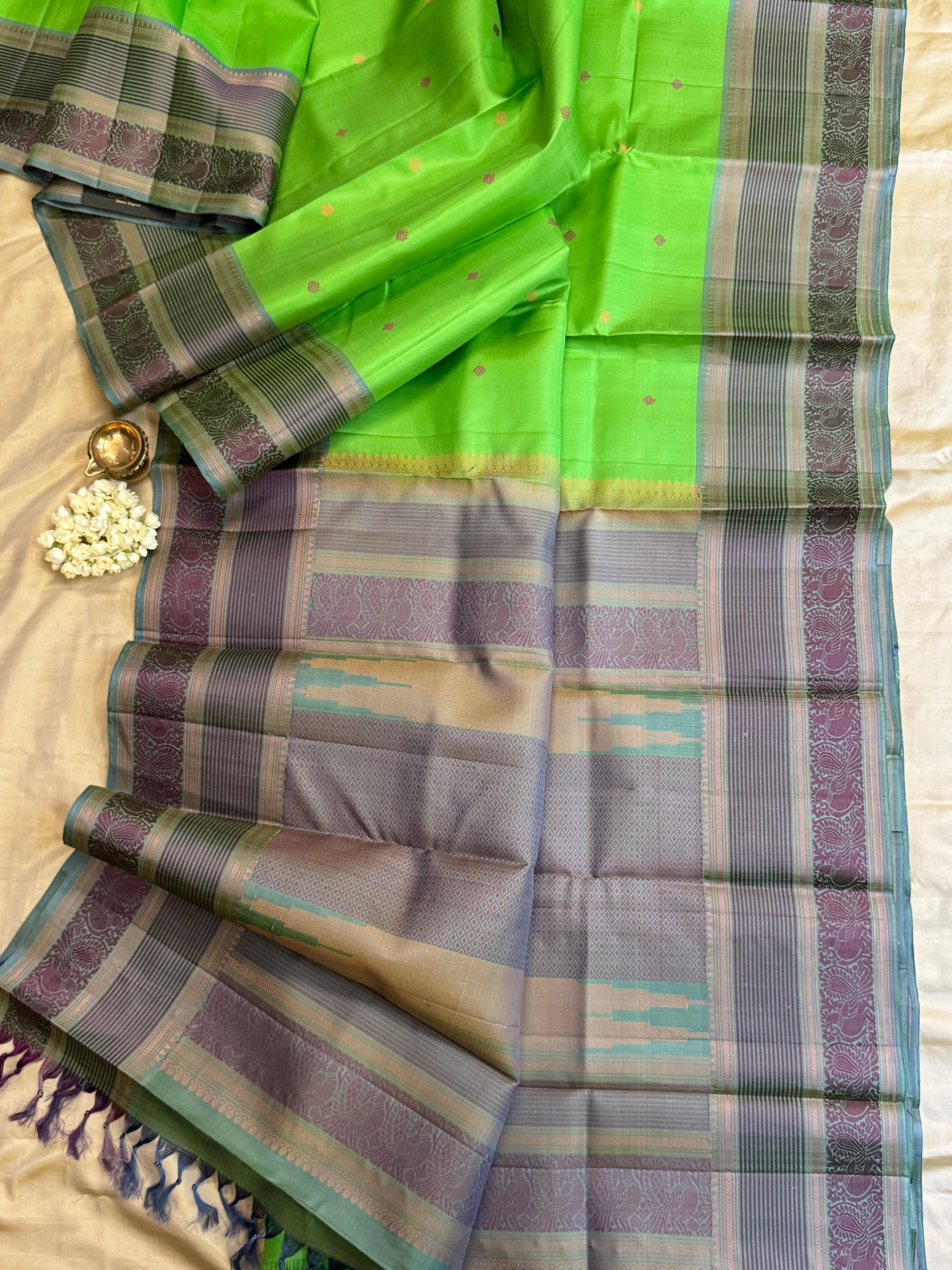 Parrot green double pet border/ Varnangal soft silk