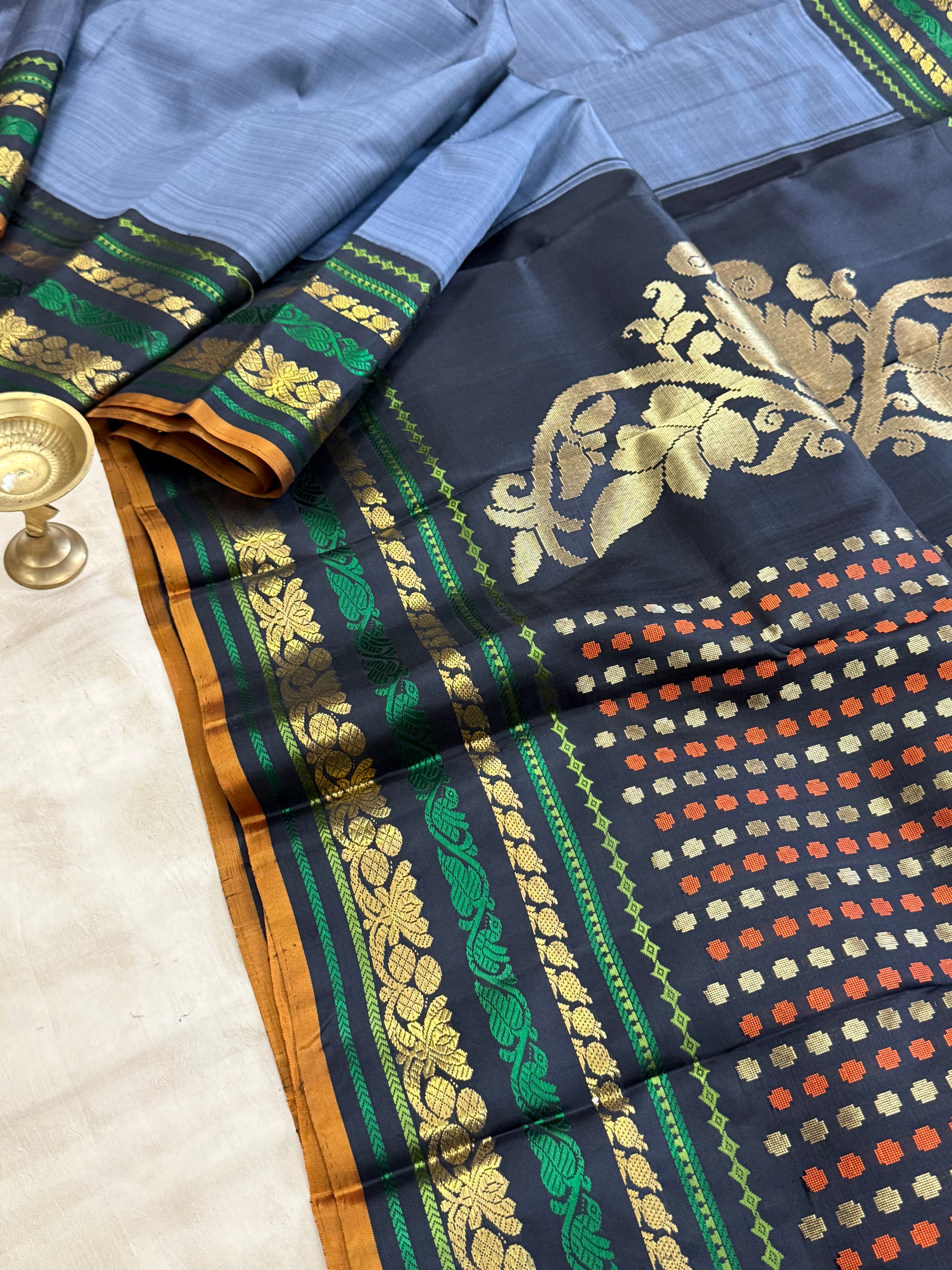 Master weaver - Grey and black Sorgavasal pallu / Kanjipuram silk