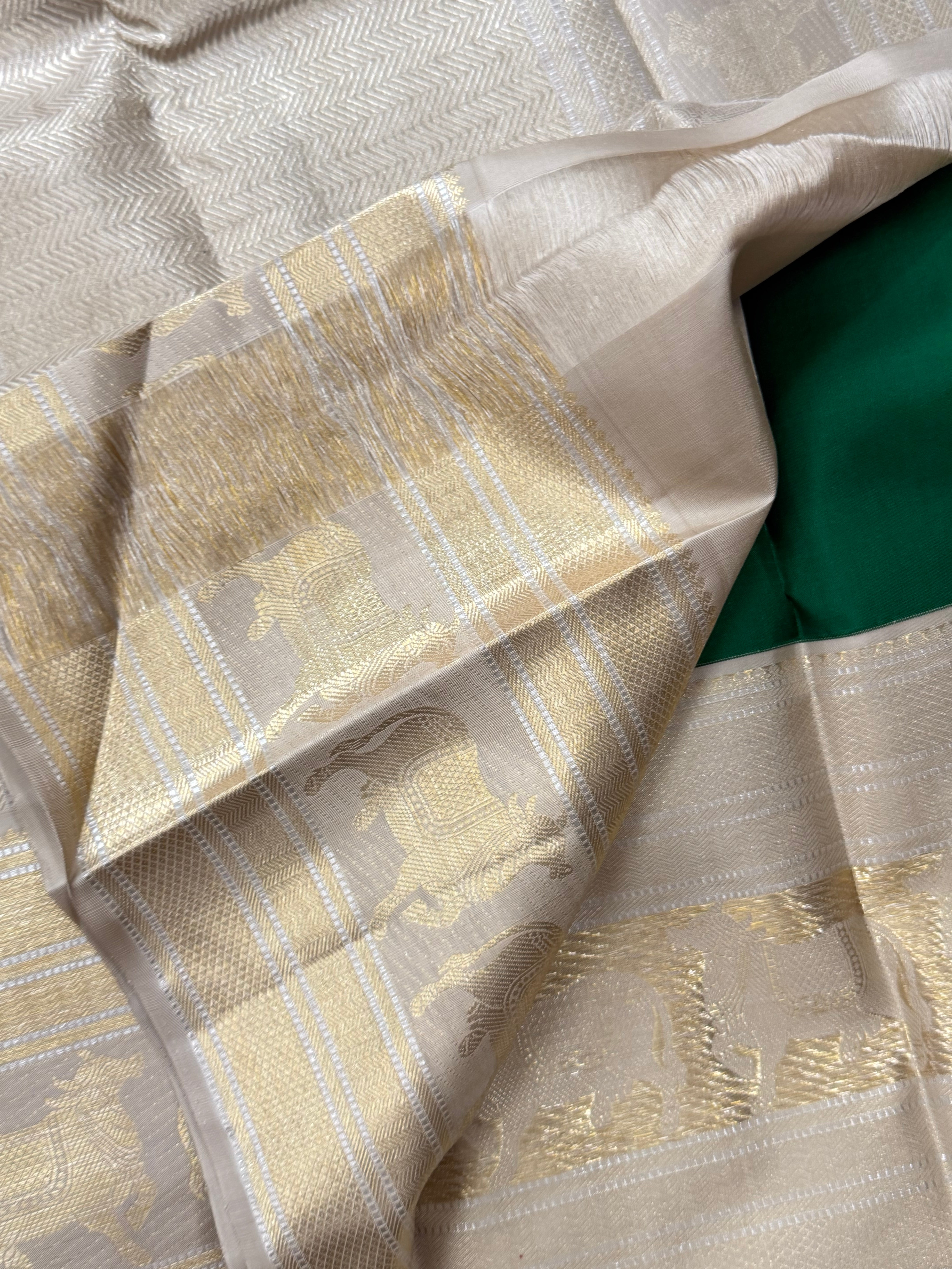 Green cow border Korvai / Arani silk