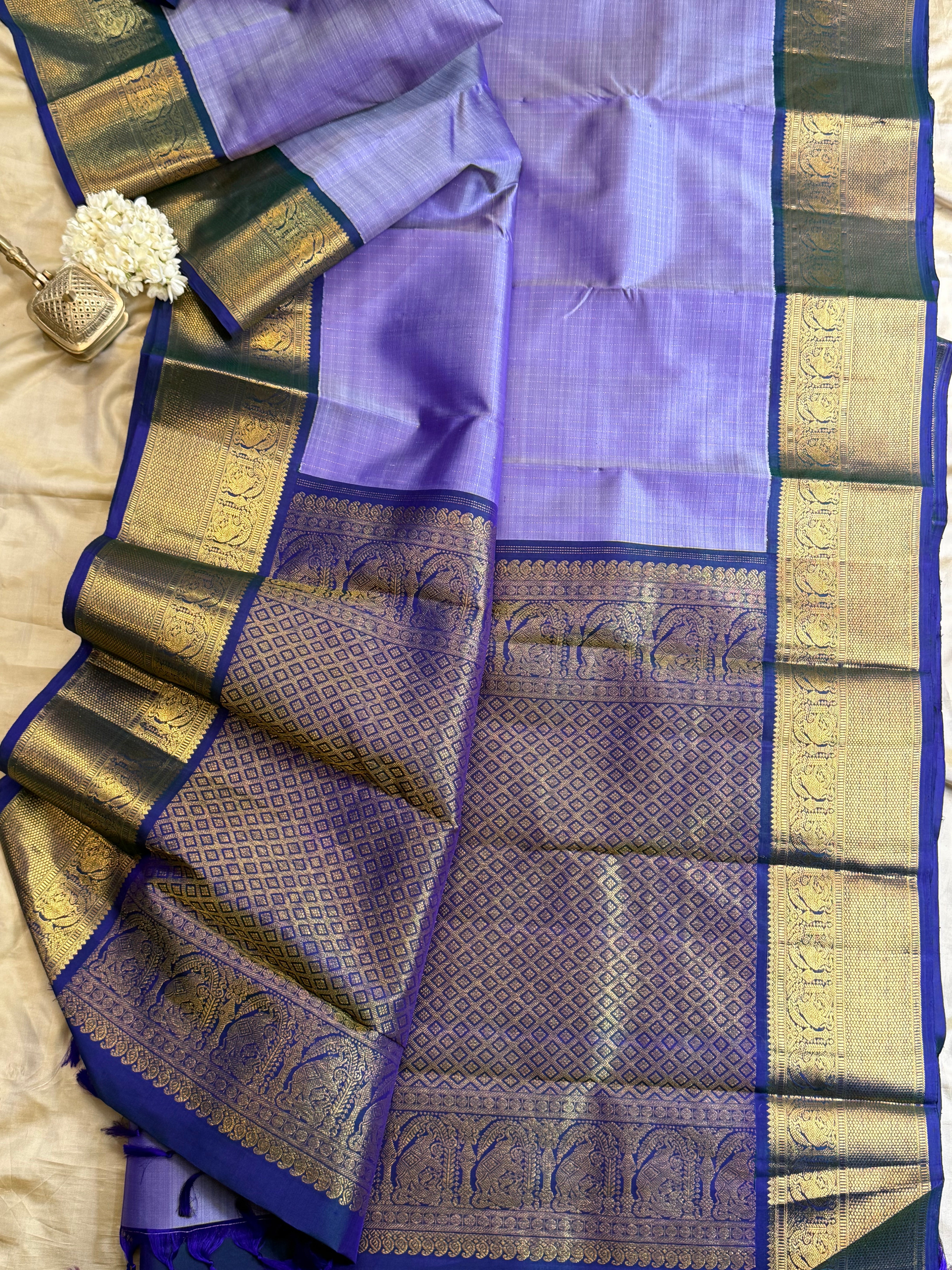 Lavender zari stripes and mayilkazhuthu blue border / Arani silk CL10110