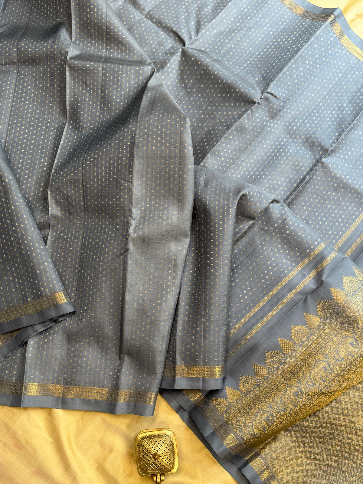 Body butta and small border pure Zari / Kanjipuram silk saree clsa 6177