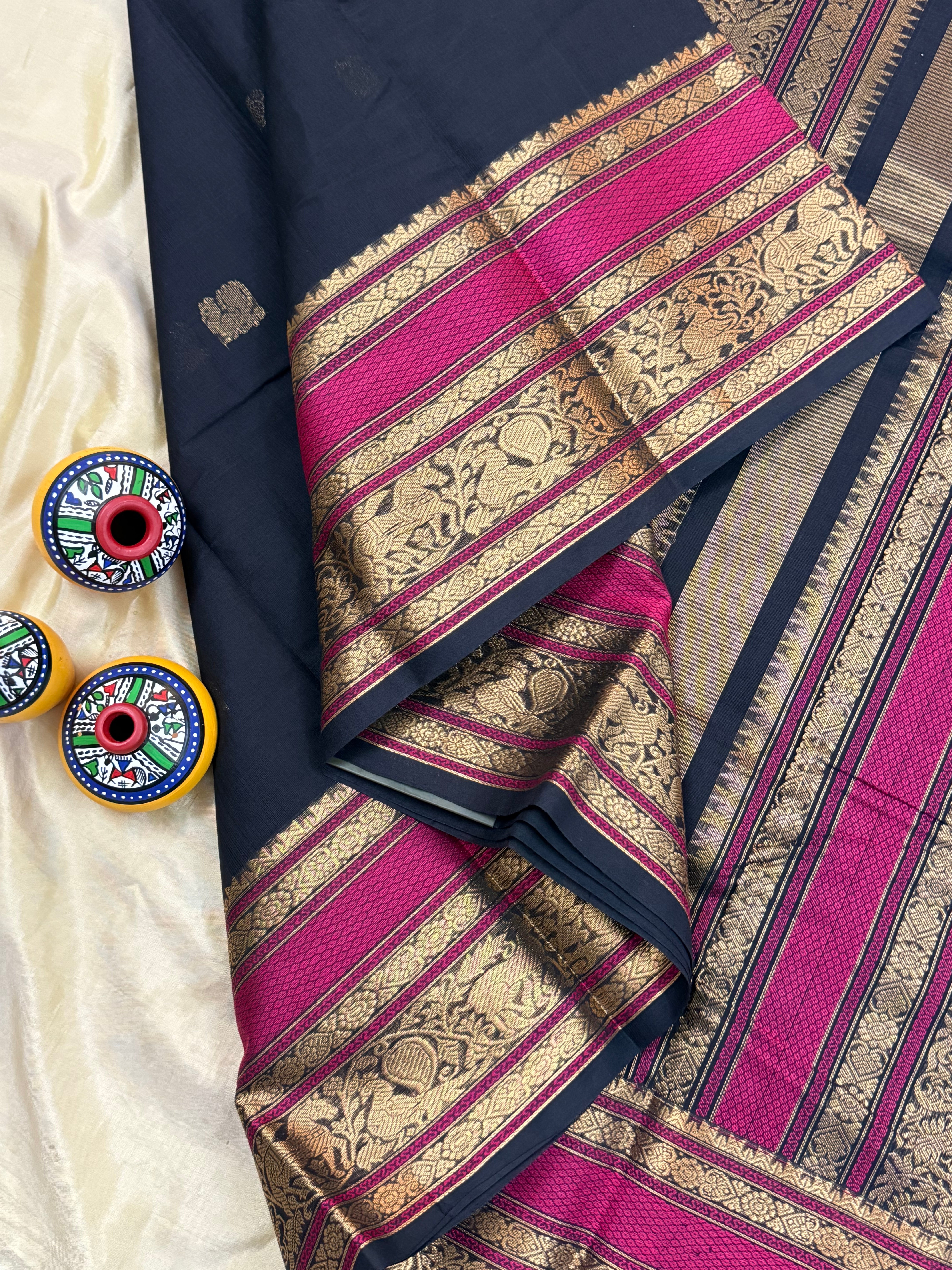 Black Iruthalaipakshi butta - corner pallu / Kanchi Cotton