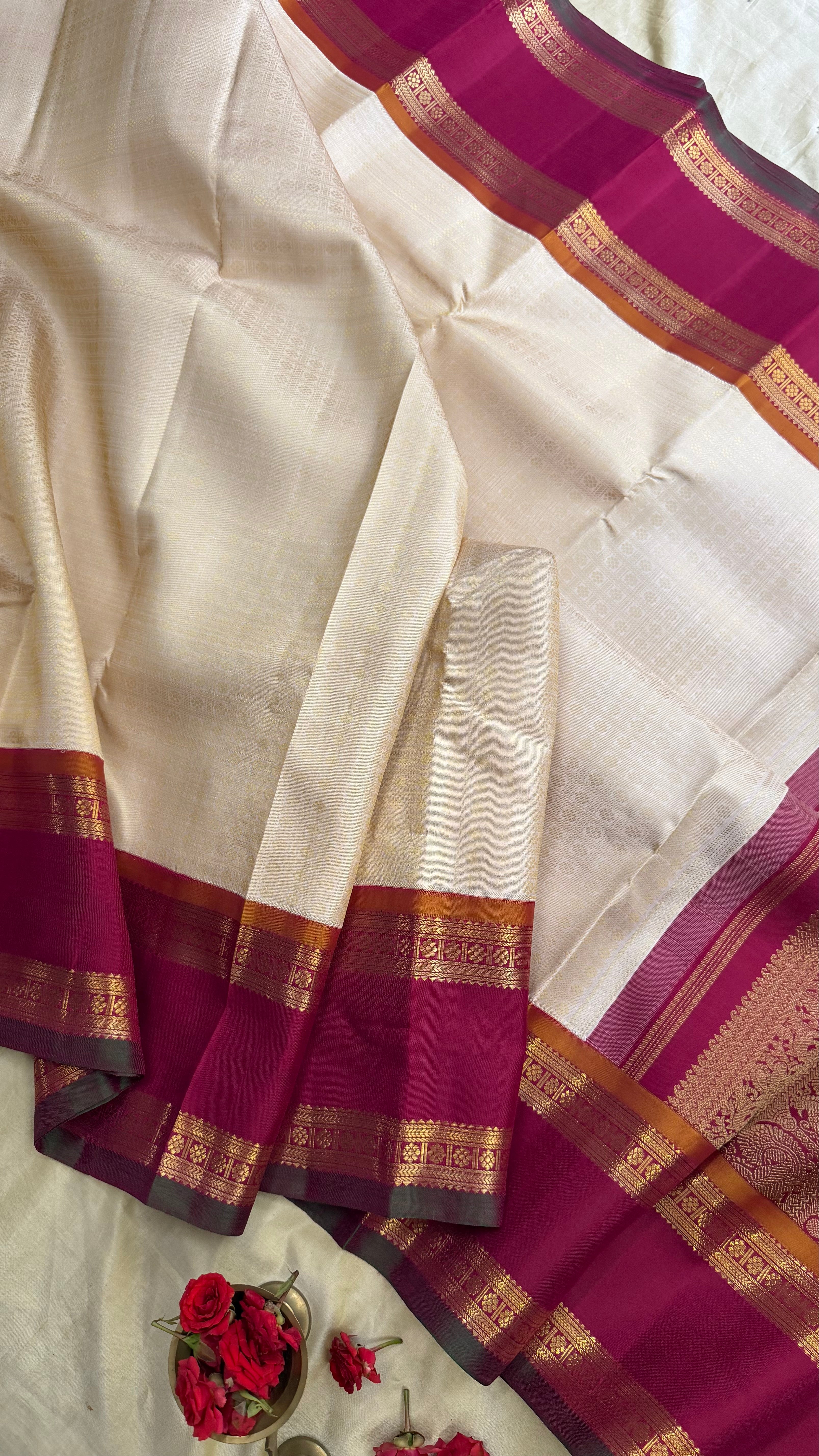 Cream Laksham Butta Korvai / Kanjipuram Silk