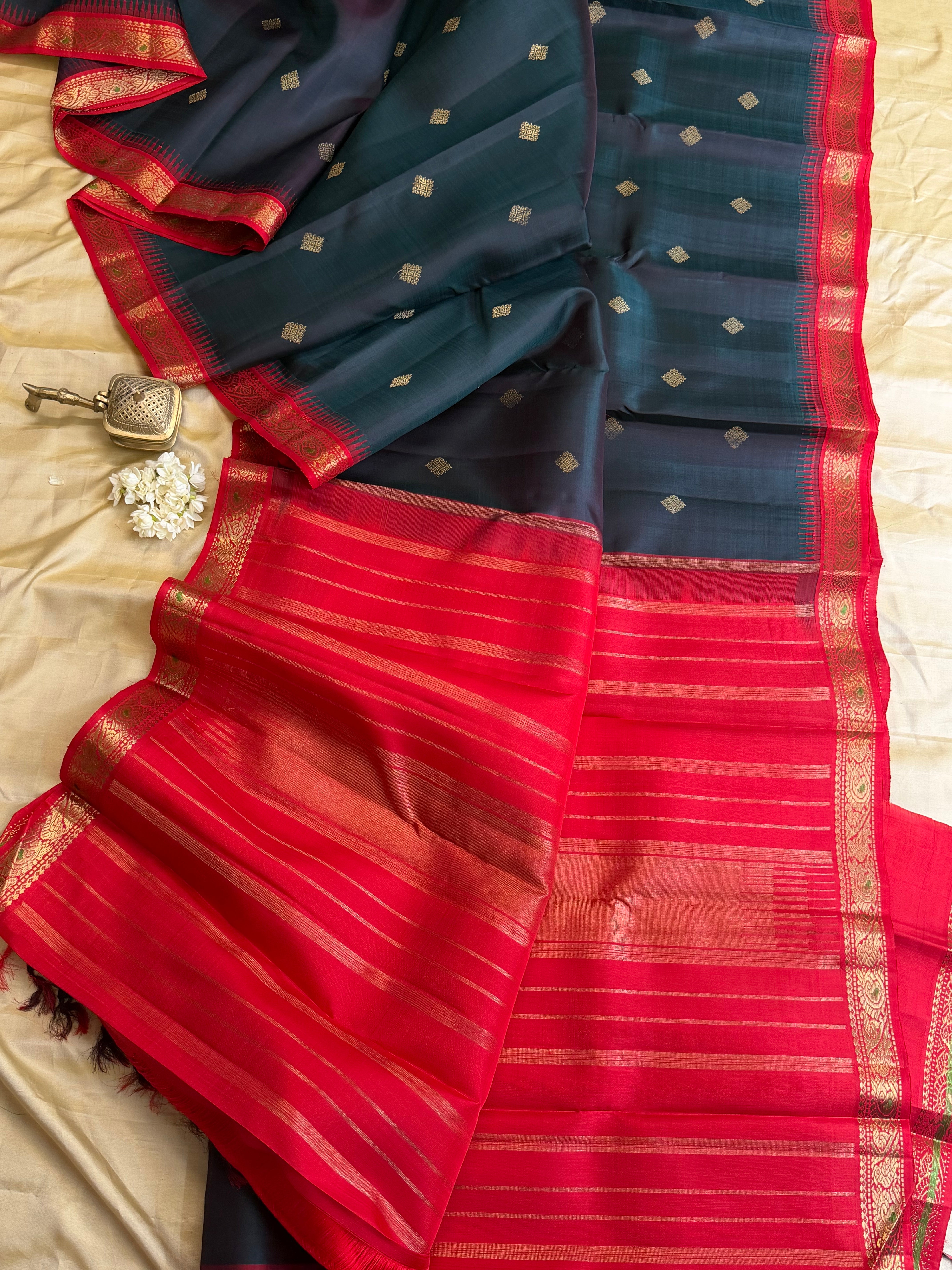 Mayilkazhuthu Korvai small border /Kanjipuram silk saree