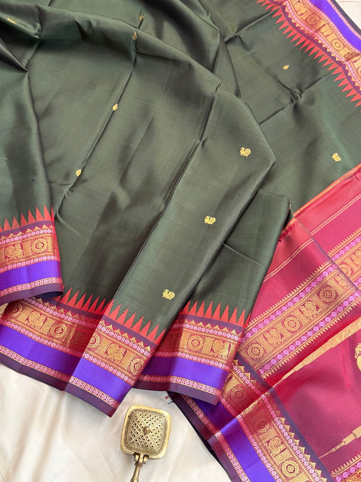 Dark green and Araku unique Iruthalaipakshi butta pallu / Special edition kanjipuram silk