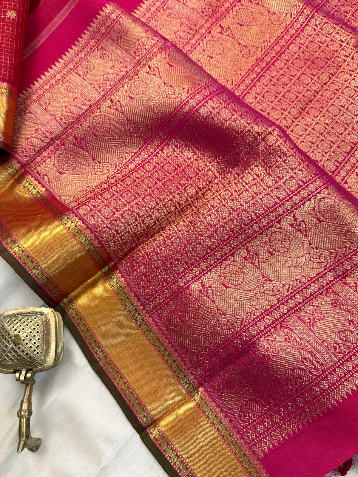 Navarathri - Day 4 Red Colour pure Zari Oosi kattam and butta/ Kanjipuram silk sree Clsa67