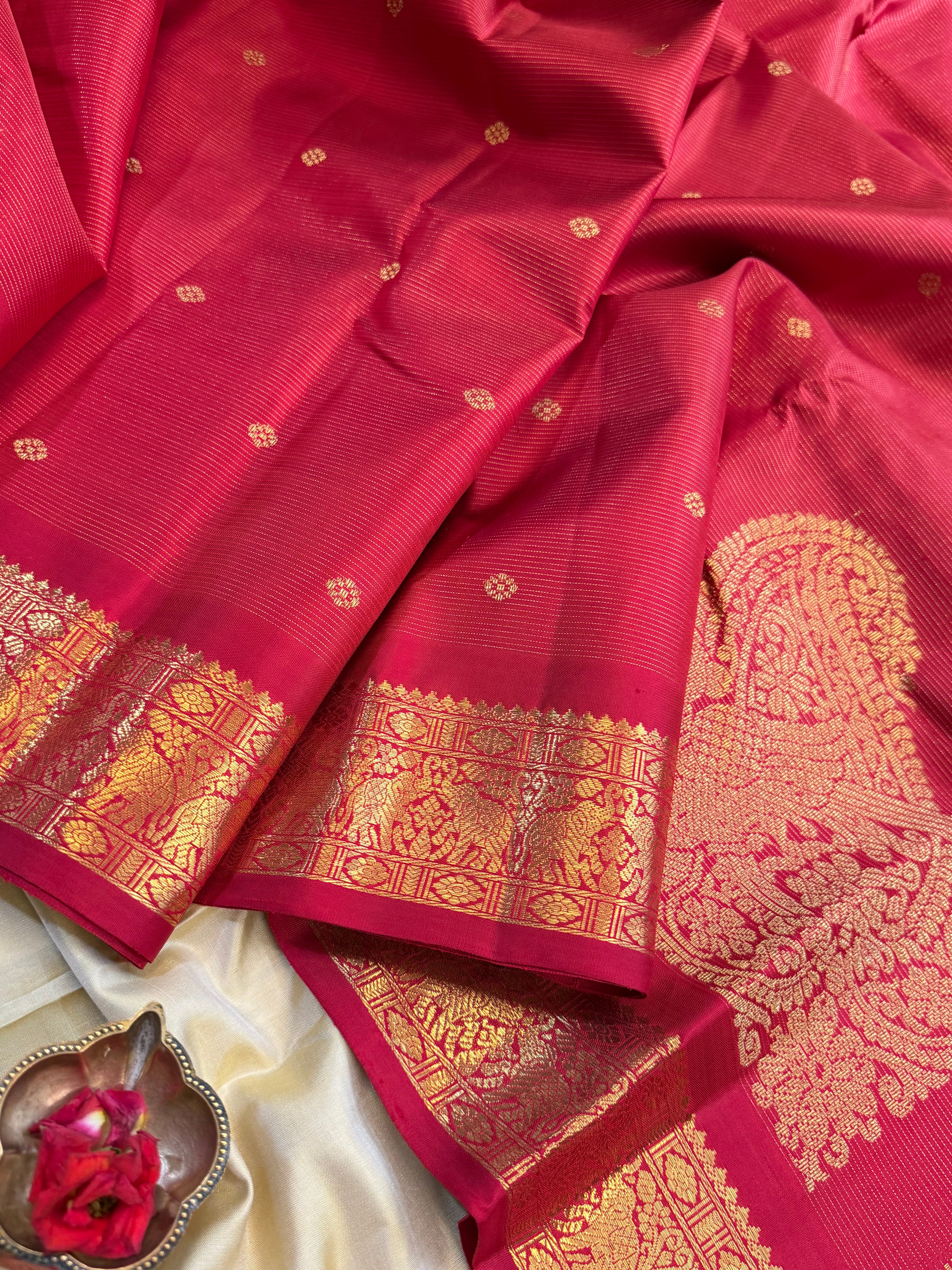 Mann : master weaver Vairaoosi earthy hues in pure Zari Kanjipuram silk