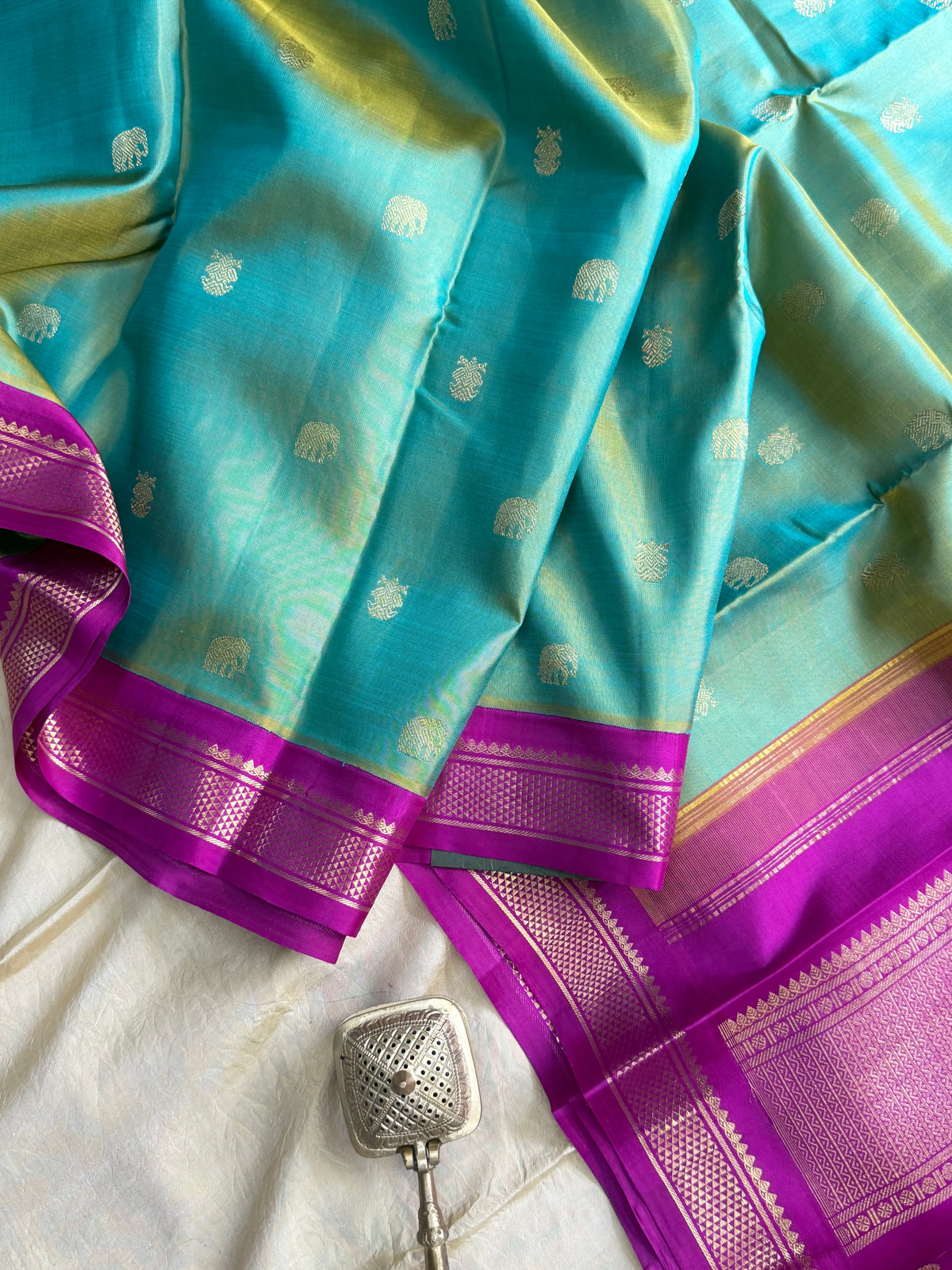 Double tone green small border Kai Korvai Kanjipuram silk