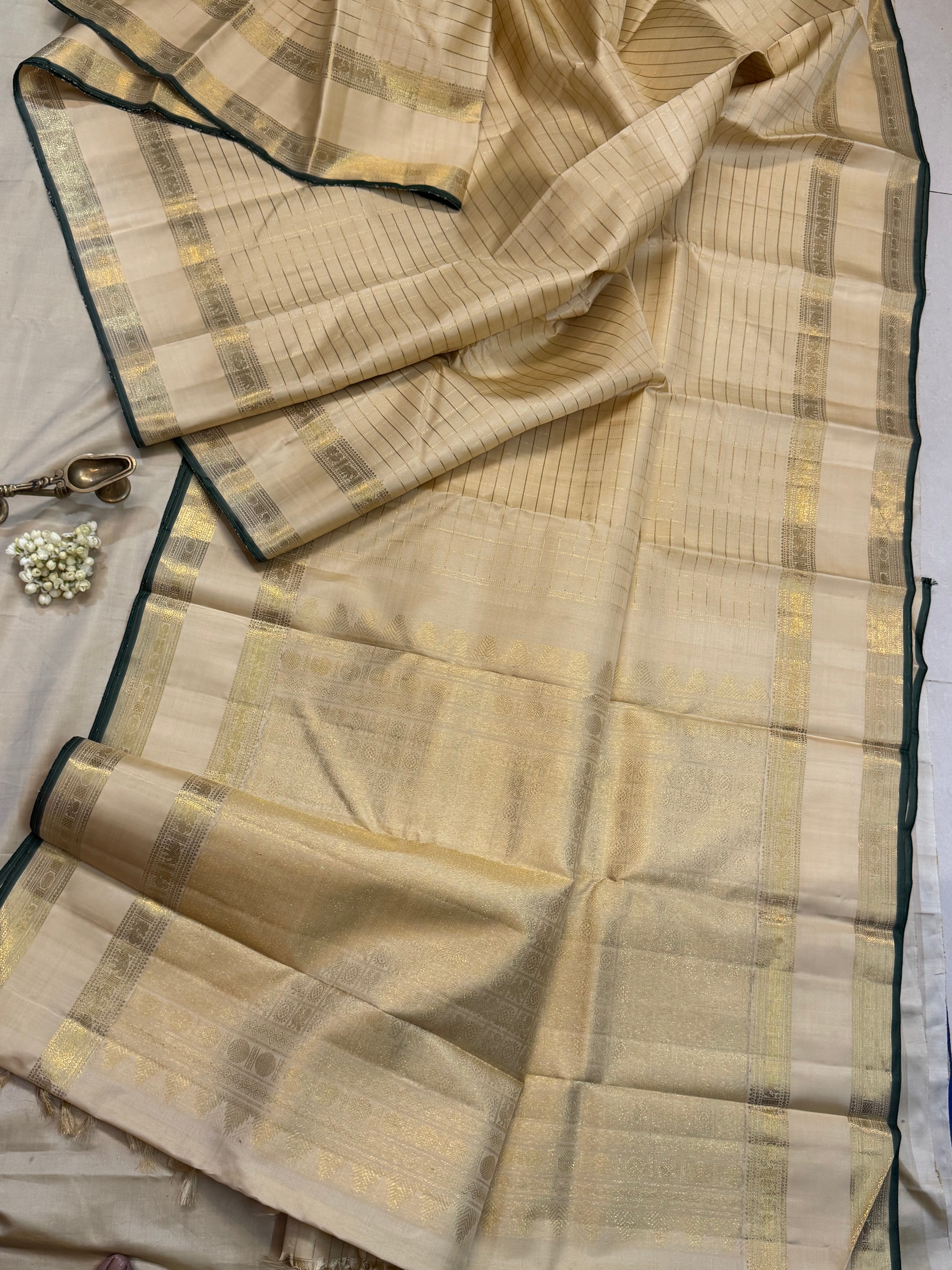 Tussar color zari kattam. / kanjipuram silk