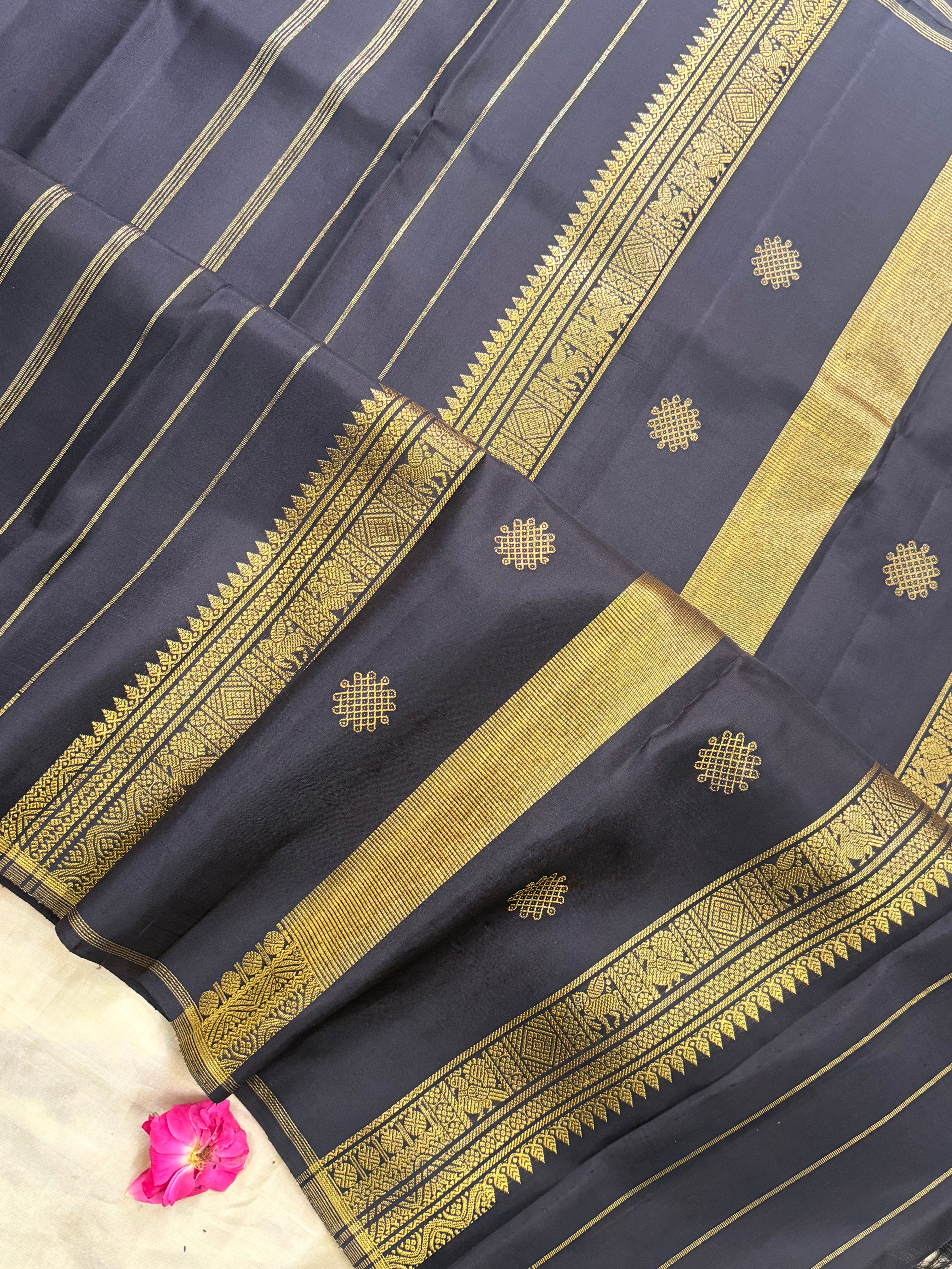 Black 8 Kol small border pure Zari Kanjipuram silk CLSA9204