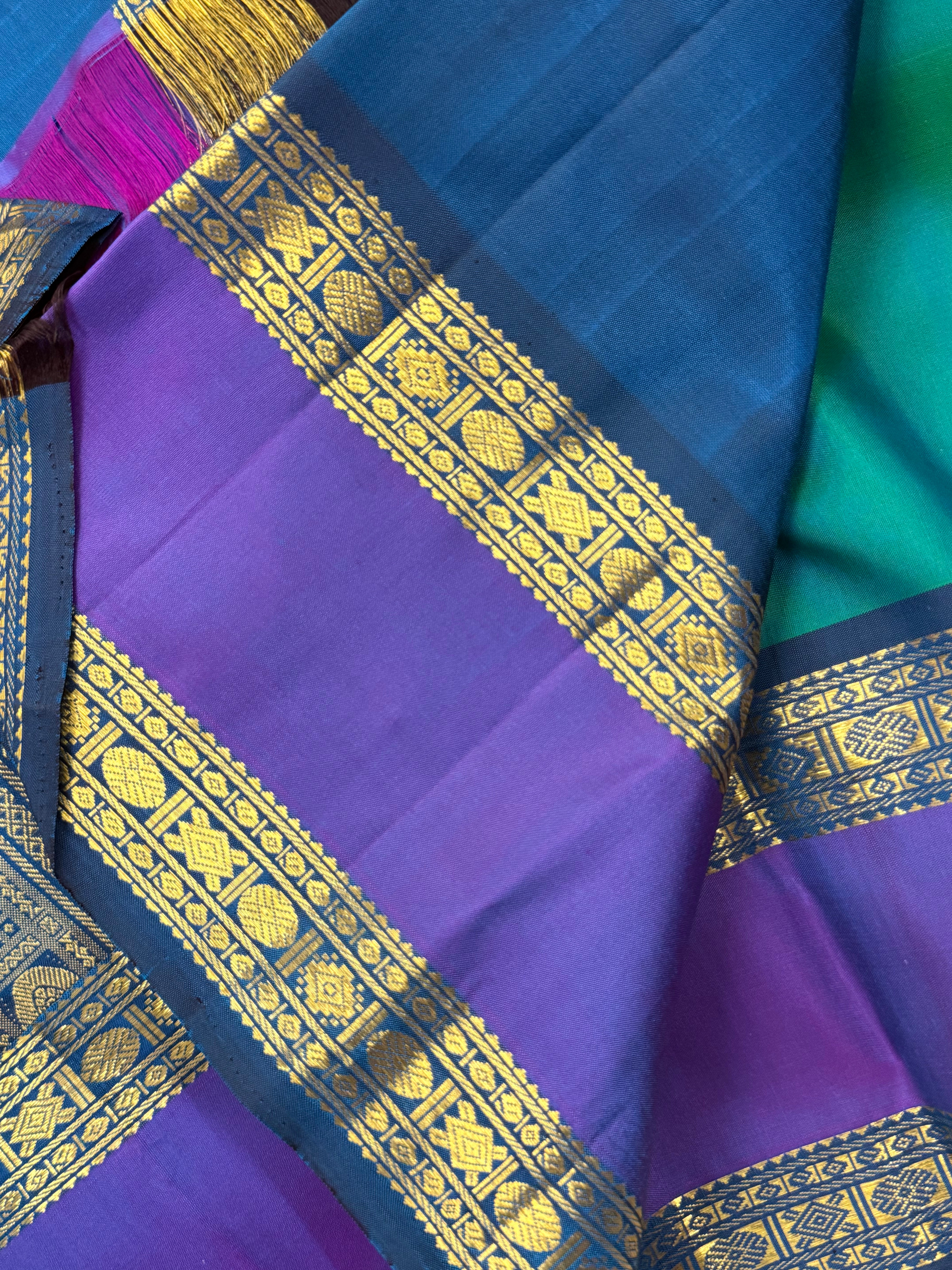 Bue shot green rettapet border/ Arani silk