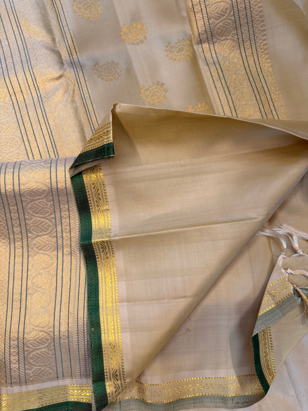 Off white Aarani pure silk saree/ clsa 12073