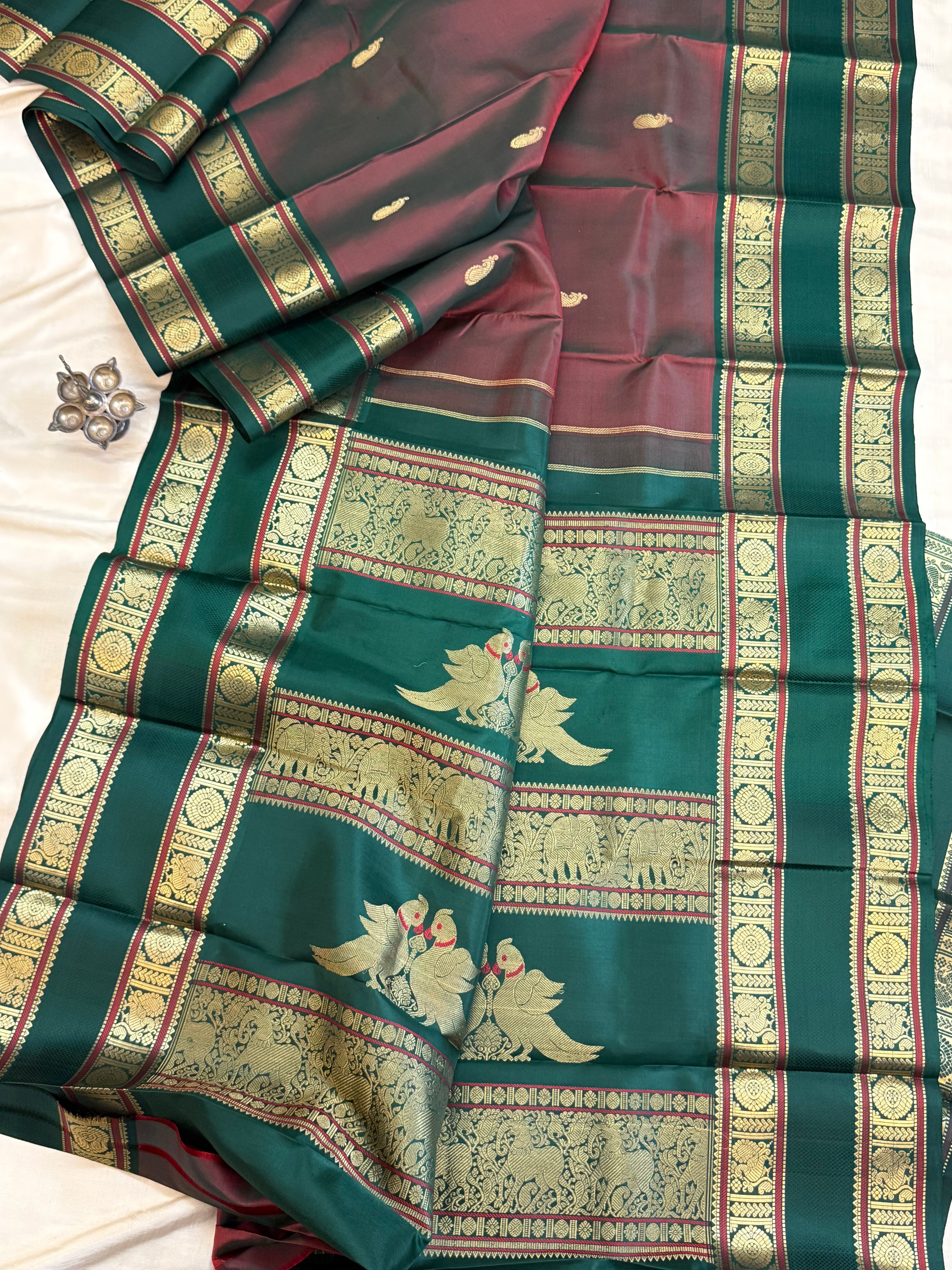 Manthulir Jodi Kili palla / Special edition silk saree